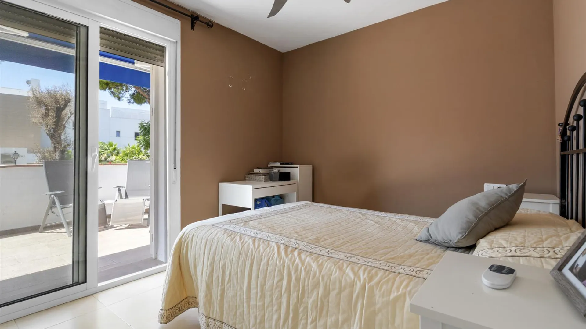 Ground floor apartment with 3 bedrooms for sale in Nueva Andalucia
