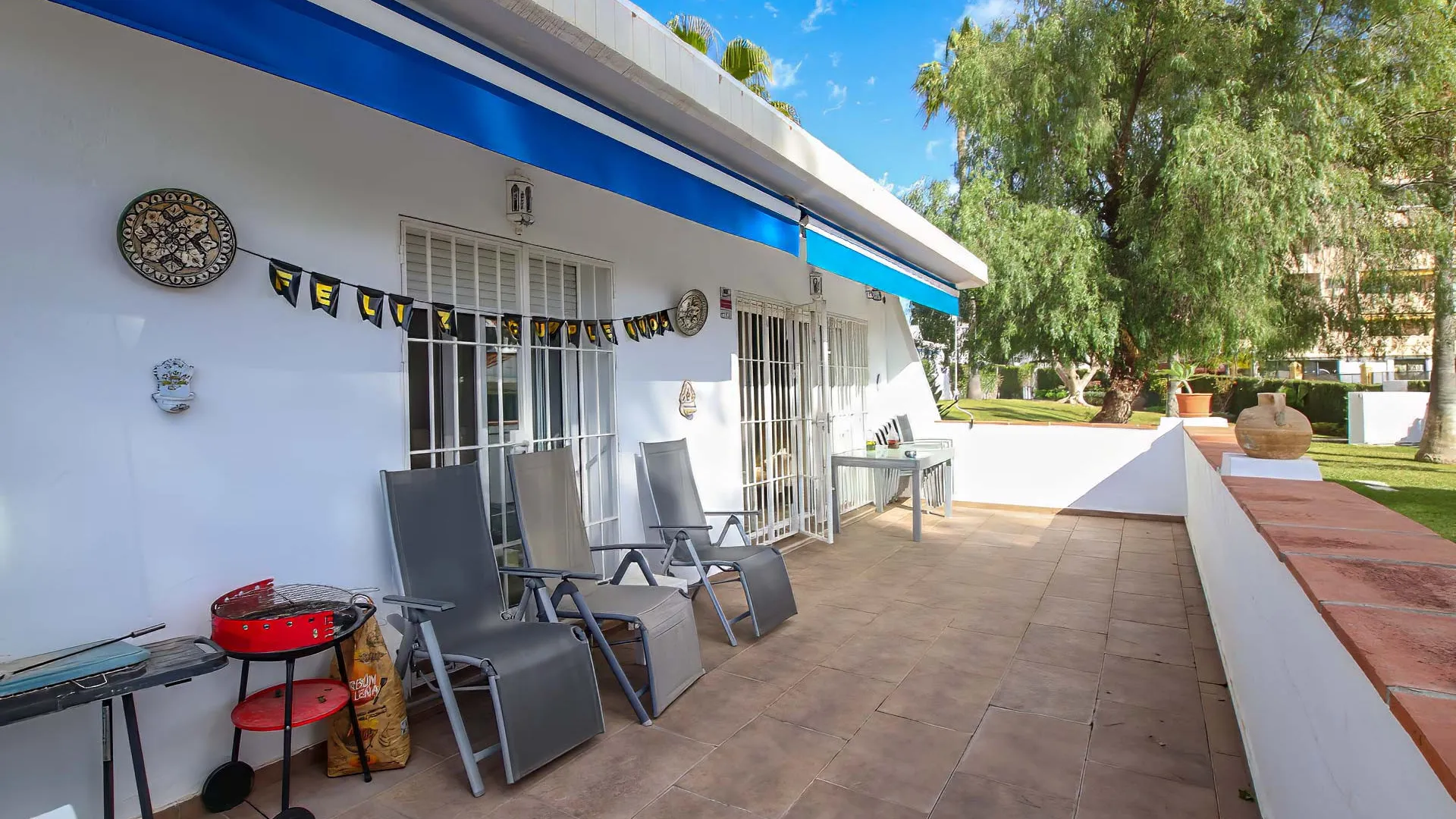 Ground floor apartment for sale in Nueva Andalucia with 3 bedrooms