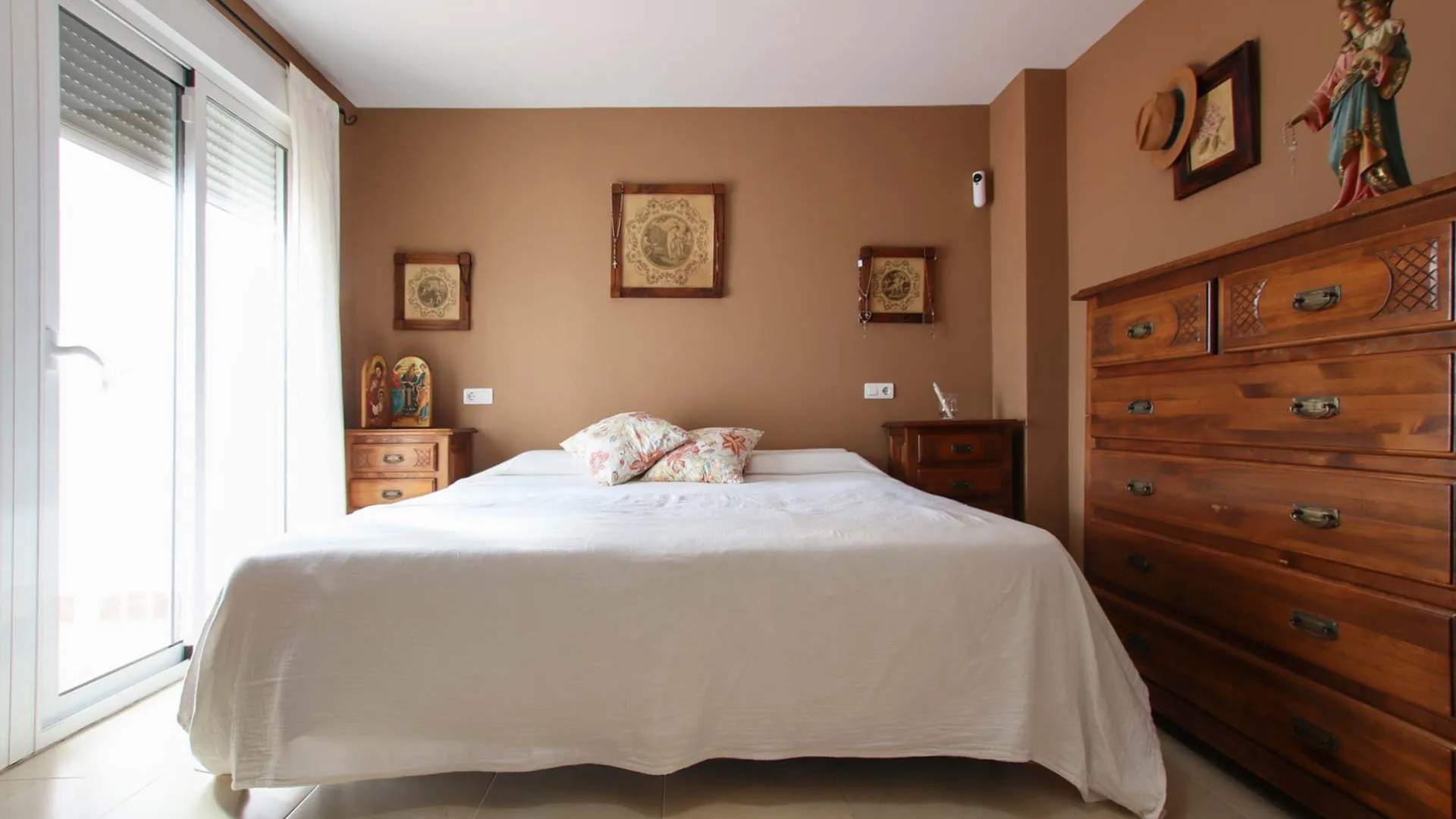 Ground floor apartment for sale in Nueva Andalucia with 3 bedrooms