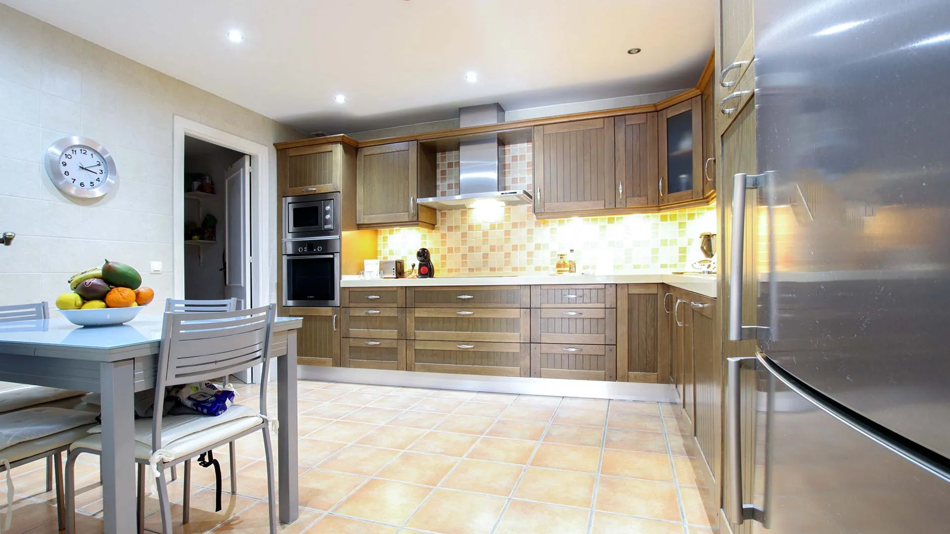 Ground floor apartment for sale in Nueva Andalucia with 3 bedrooms