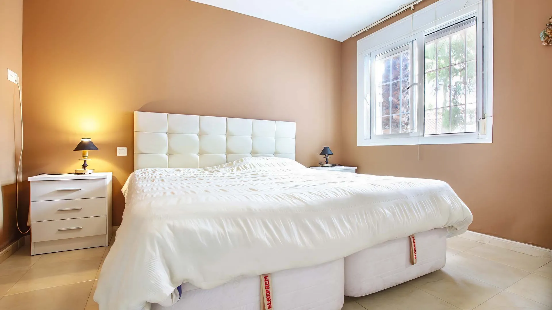Ground floor apartment for sale in Nueva Andalucia with 3 bedrooms