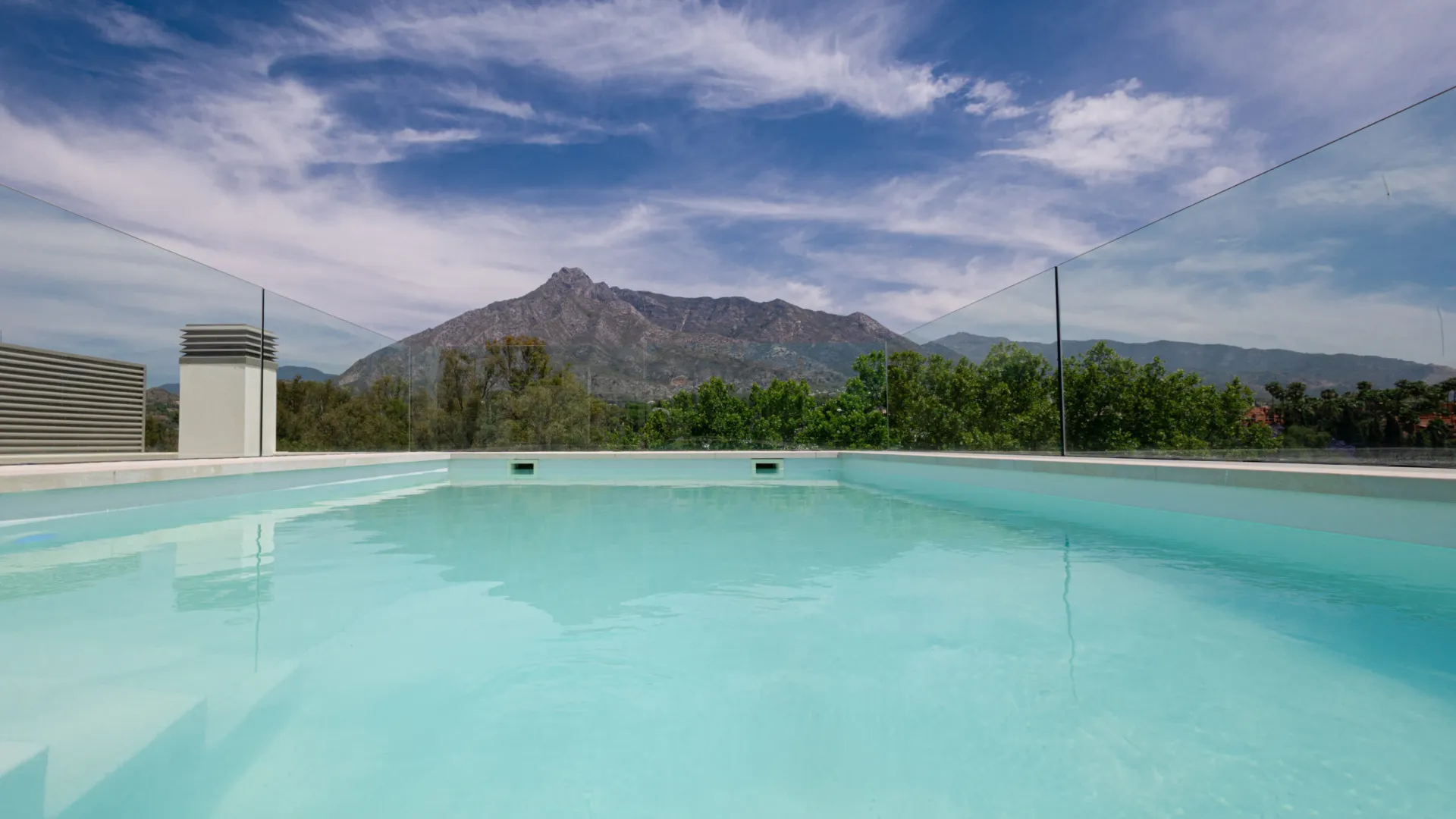 Buy apartment in Marbella Golden Mile