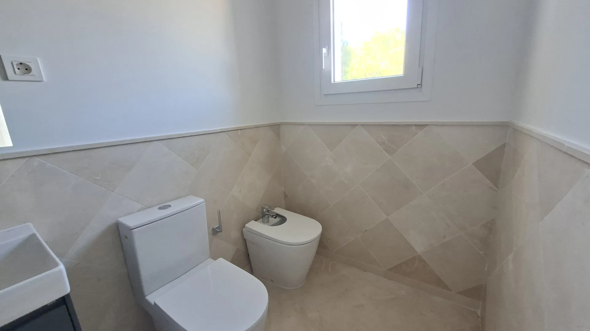 Apartment for sale in Aloha with 2 bedrooms