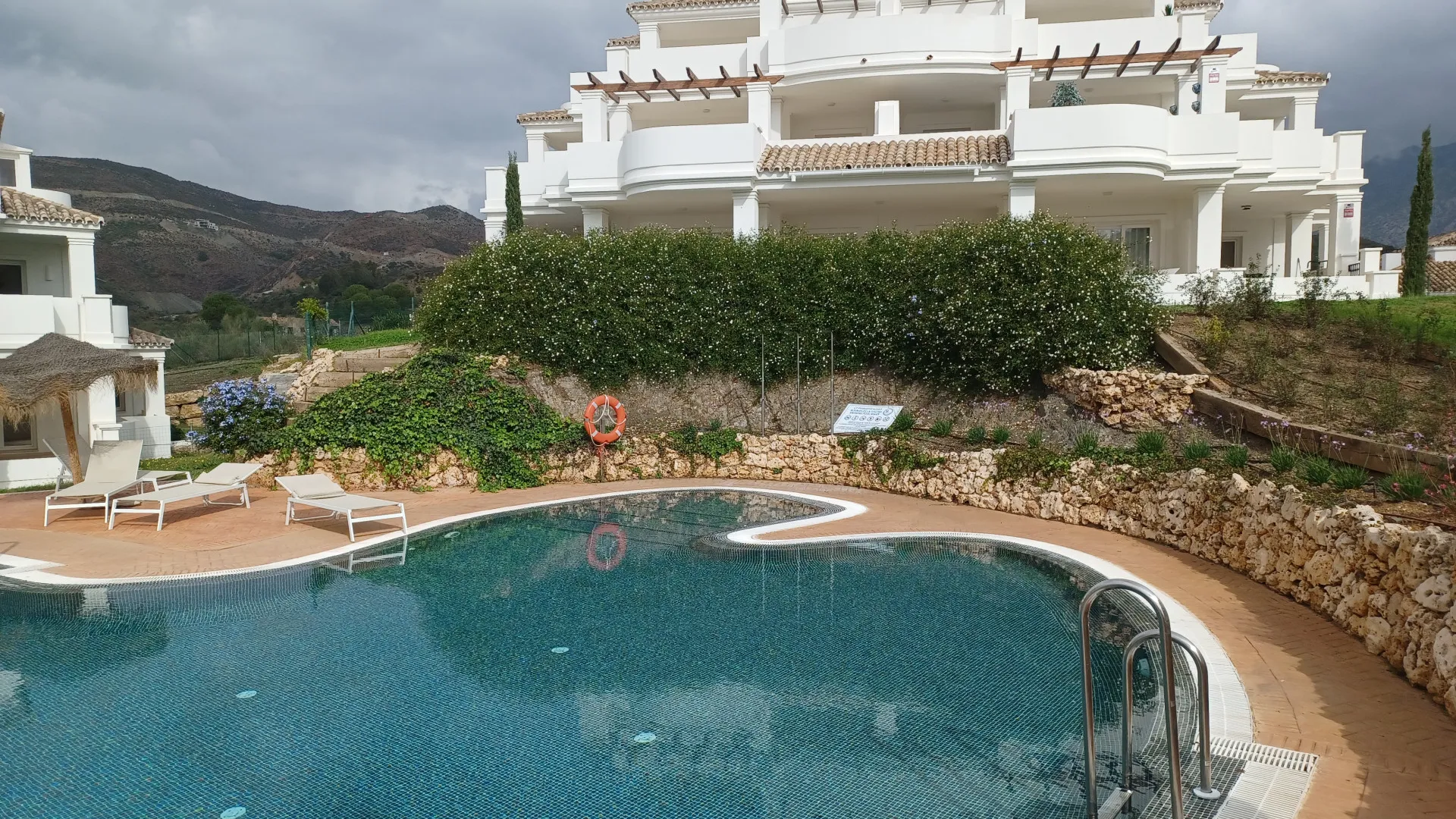 Apartment for sale in Aloha with 2 bedrooms