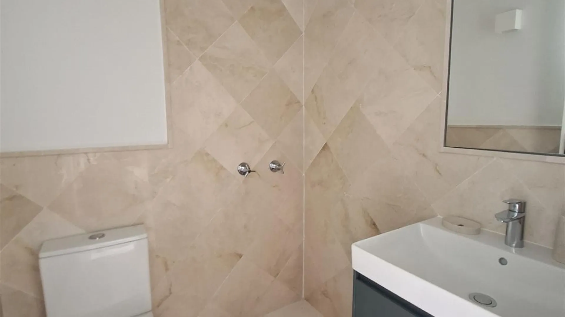 Apartment for sale in Aloha with 2 bedrooms