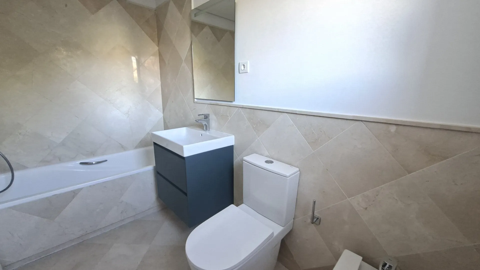 Apartment for sale in Aloha with 2 bedrooms