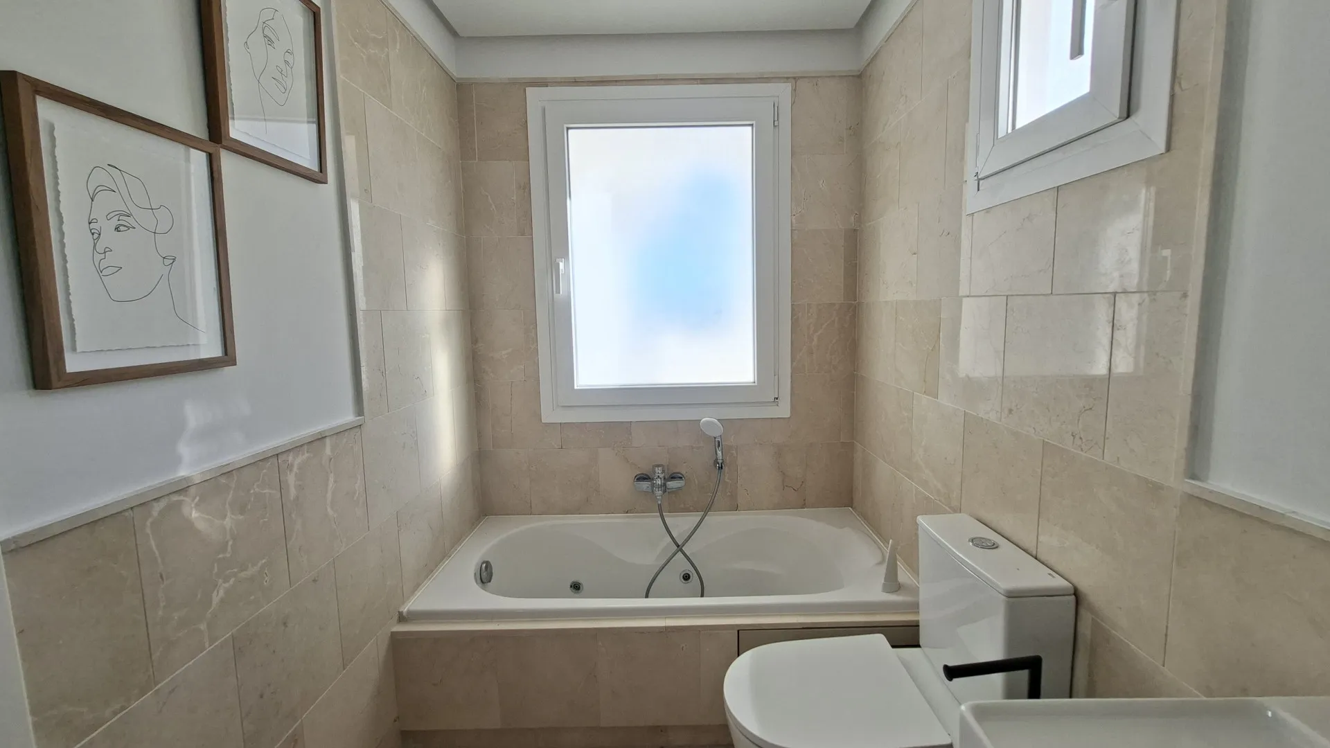 Apartment for sale in Aloha with 2 bedrooms