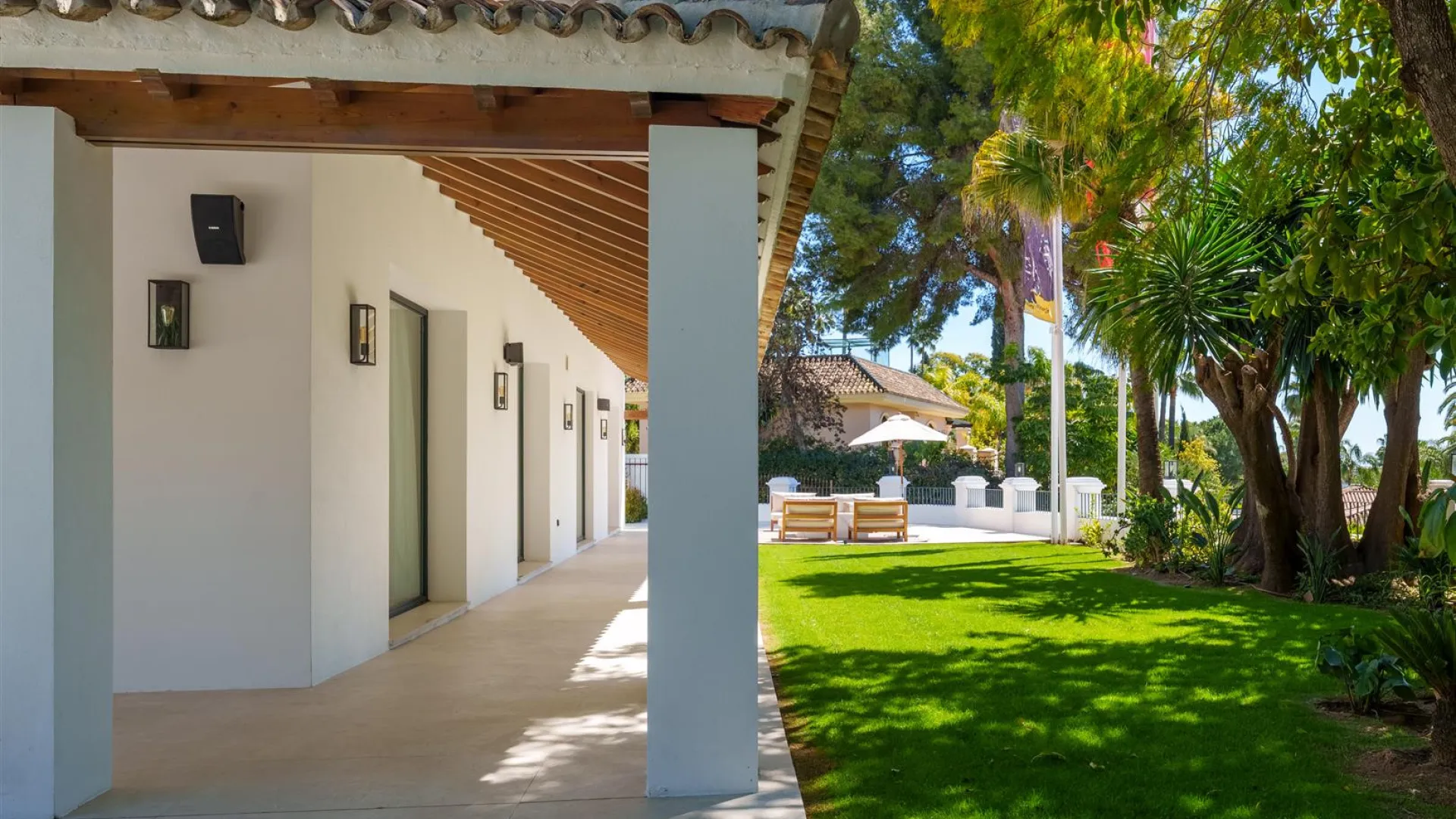 Buy villa in Las Brisas