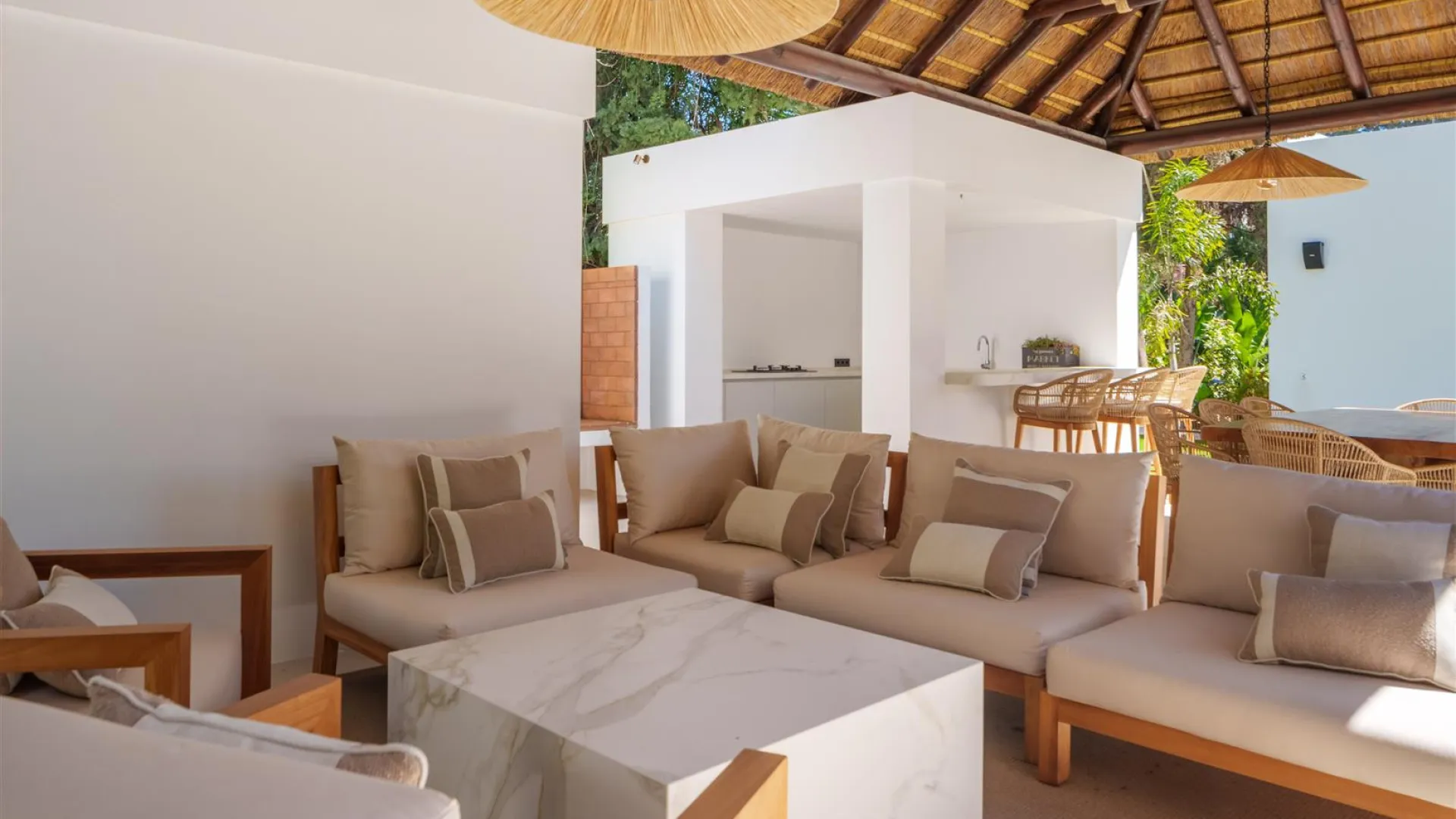 Buy villa in Las Brisas