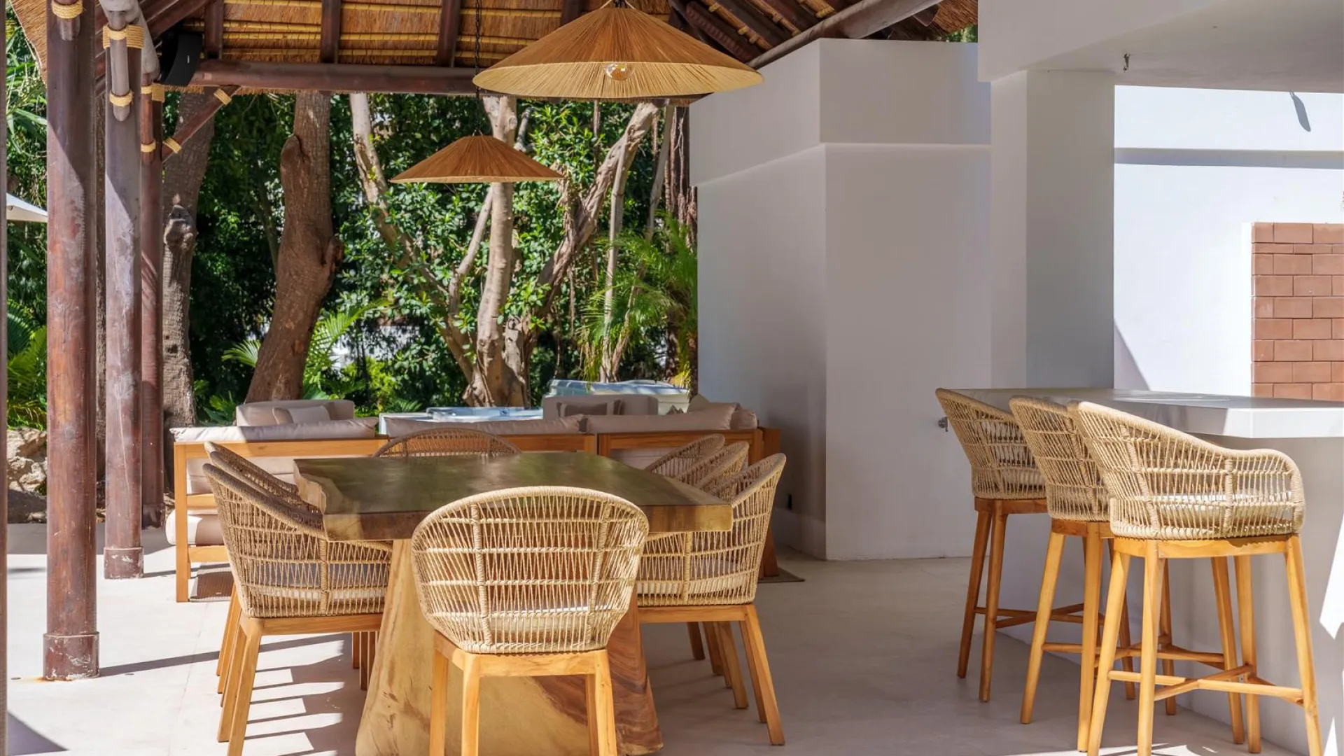Buy villa in Las Brisas