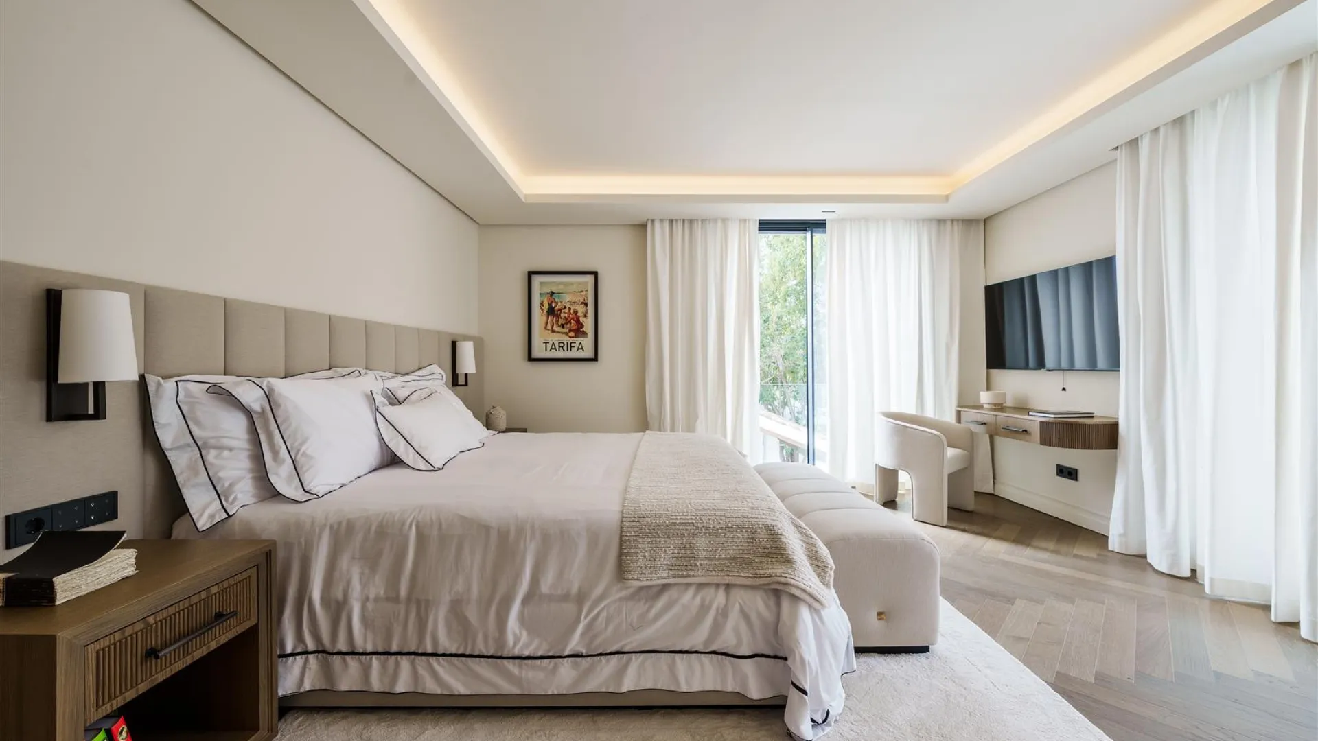 Buy villa in Las Brisas