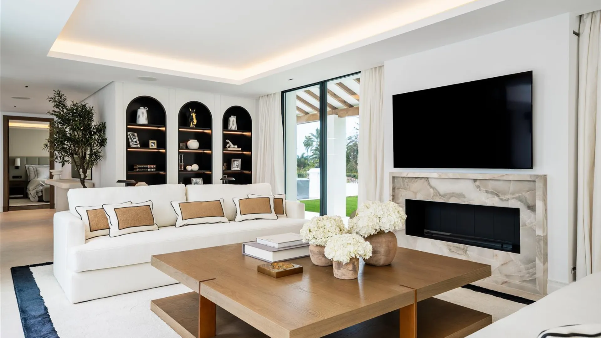 Buy villa in Las Brisas