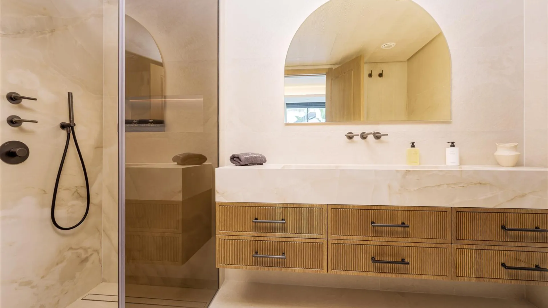 Buy villa in Las Brisas