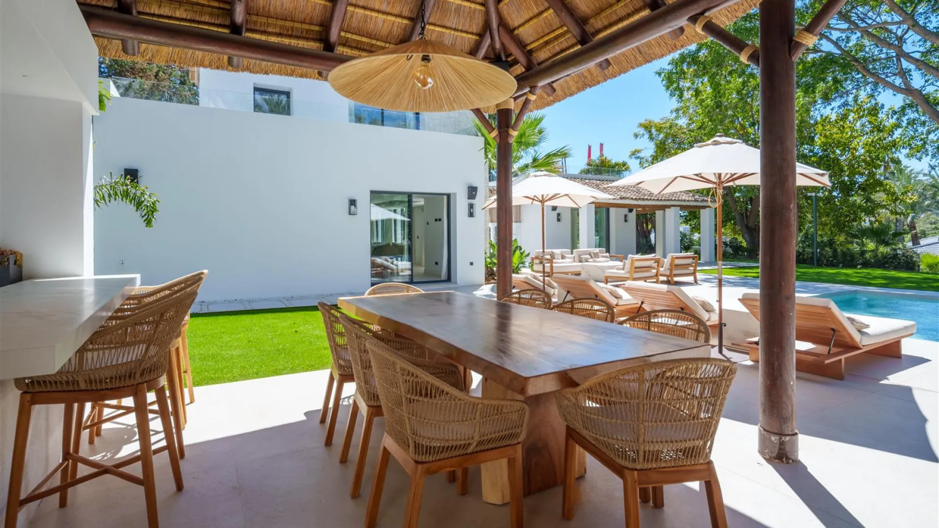 Buy villa in Las Brisas
