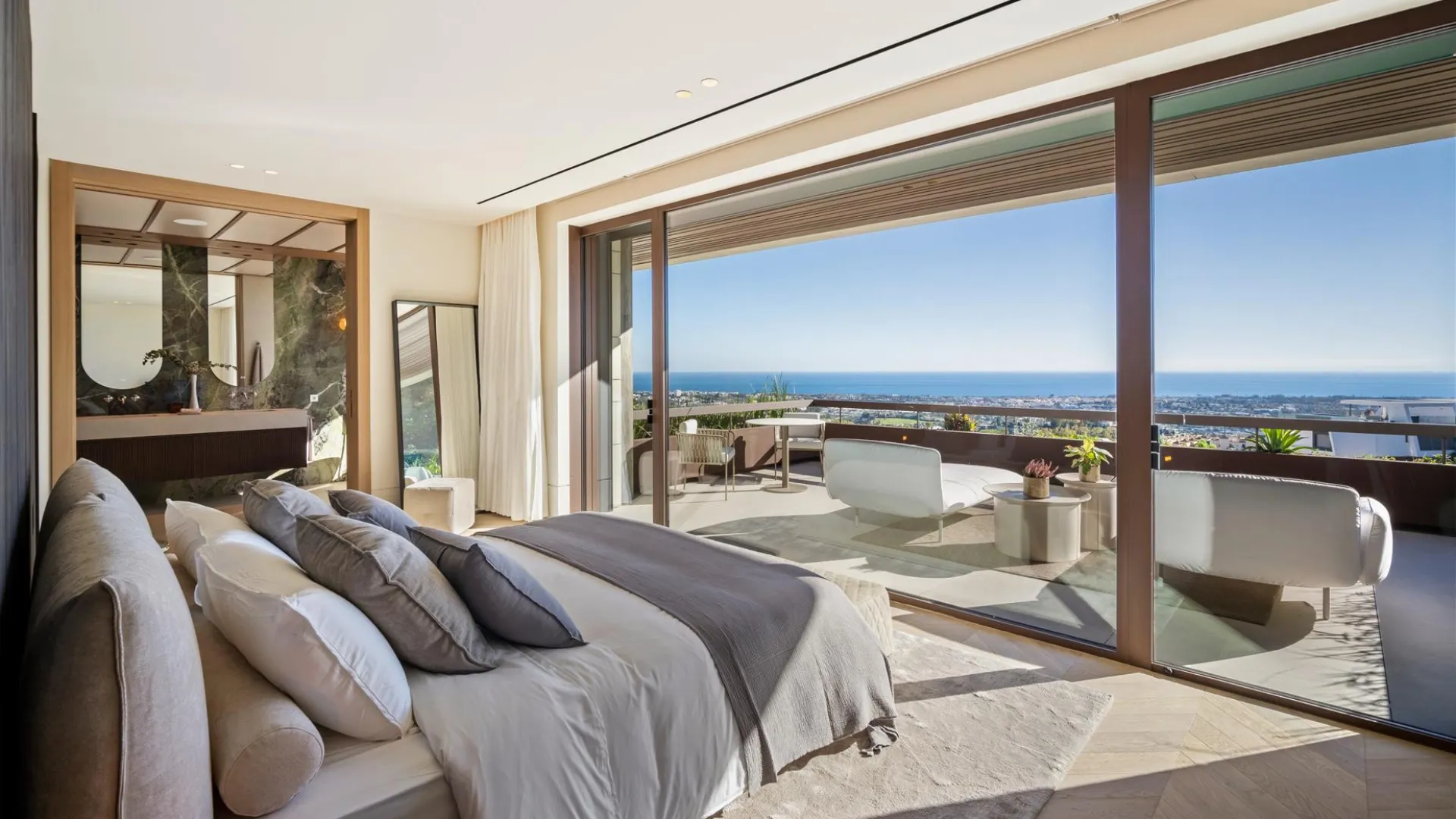 Buy villa with 5 bedrooms in La Quinta