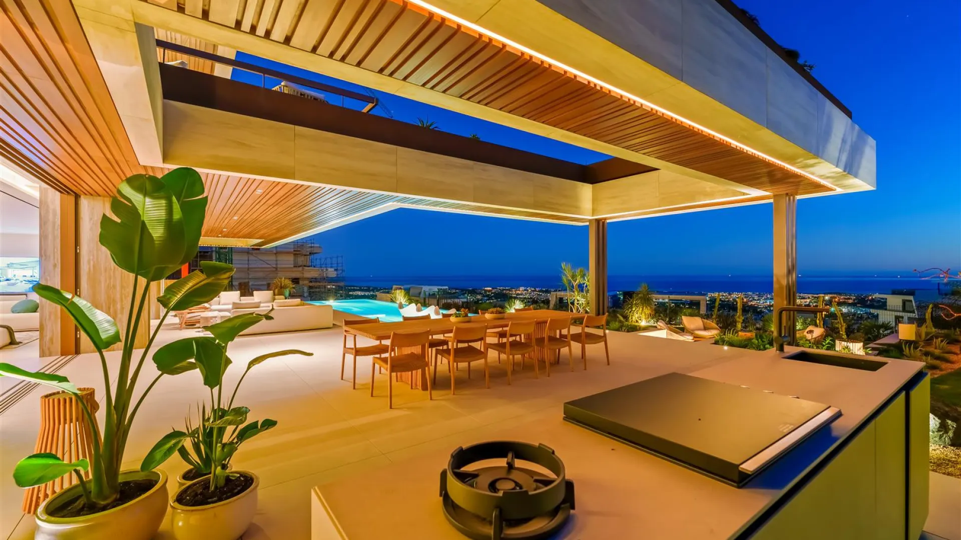 Buy villa with 5 bedrooms in La Quinta