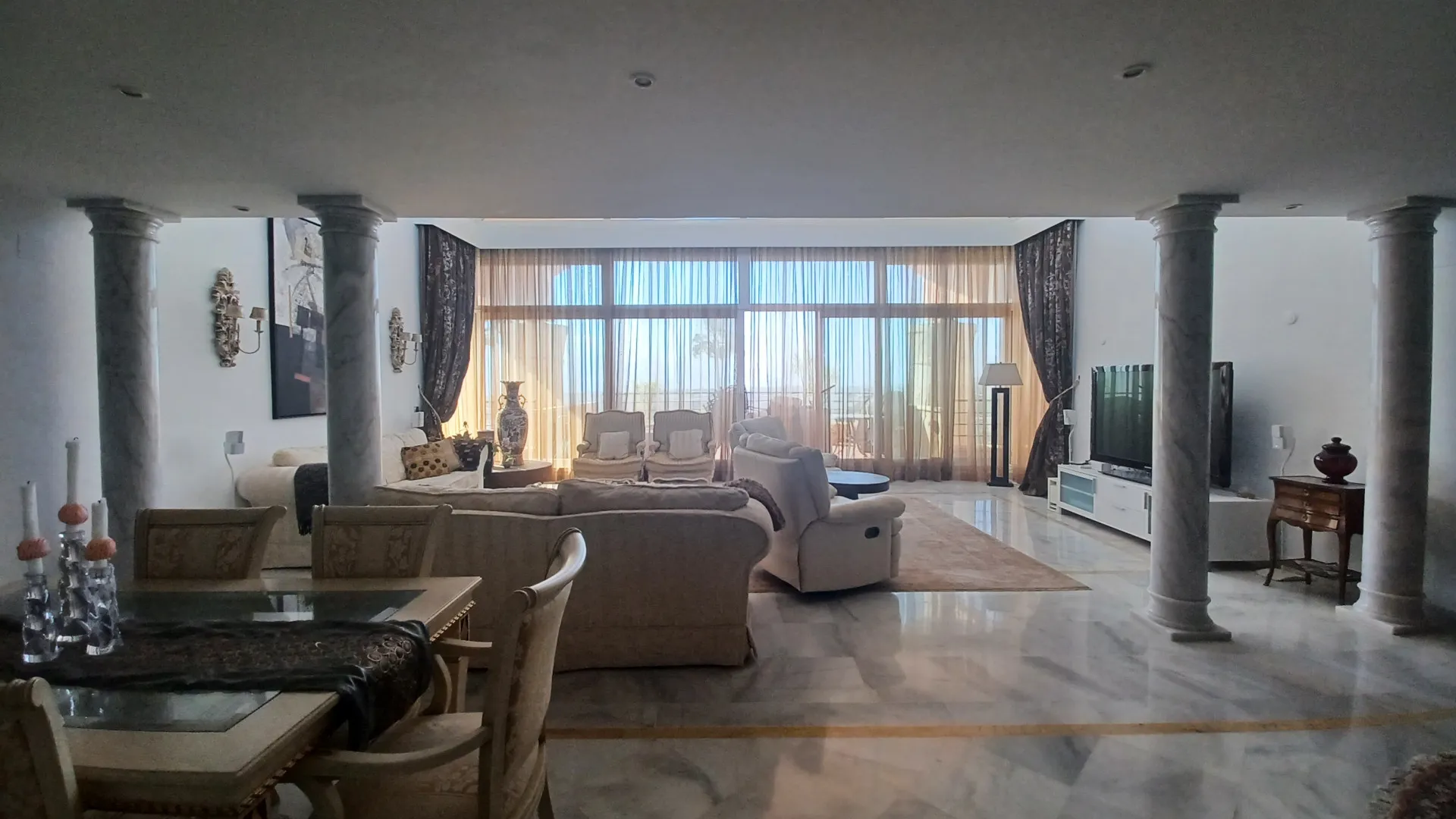 Magna Marbella, atico duplex en venta con 3 dormitorios
