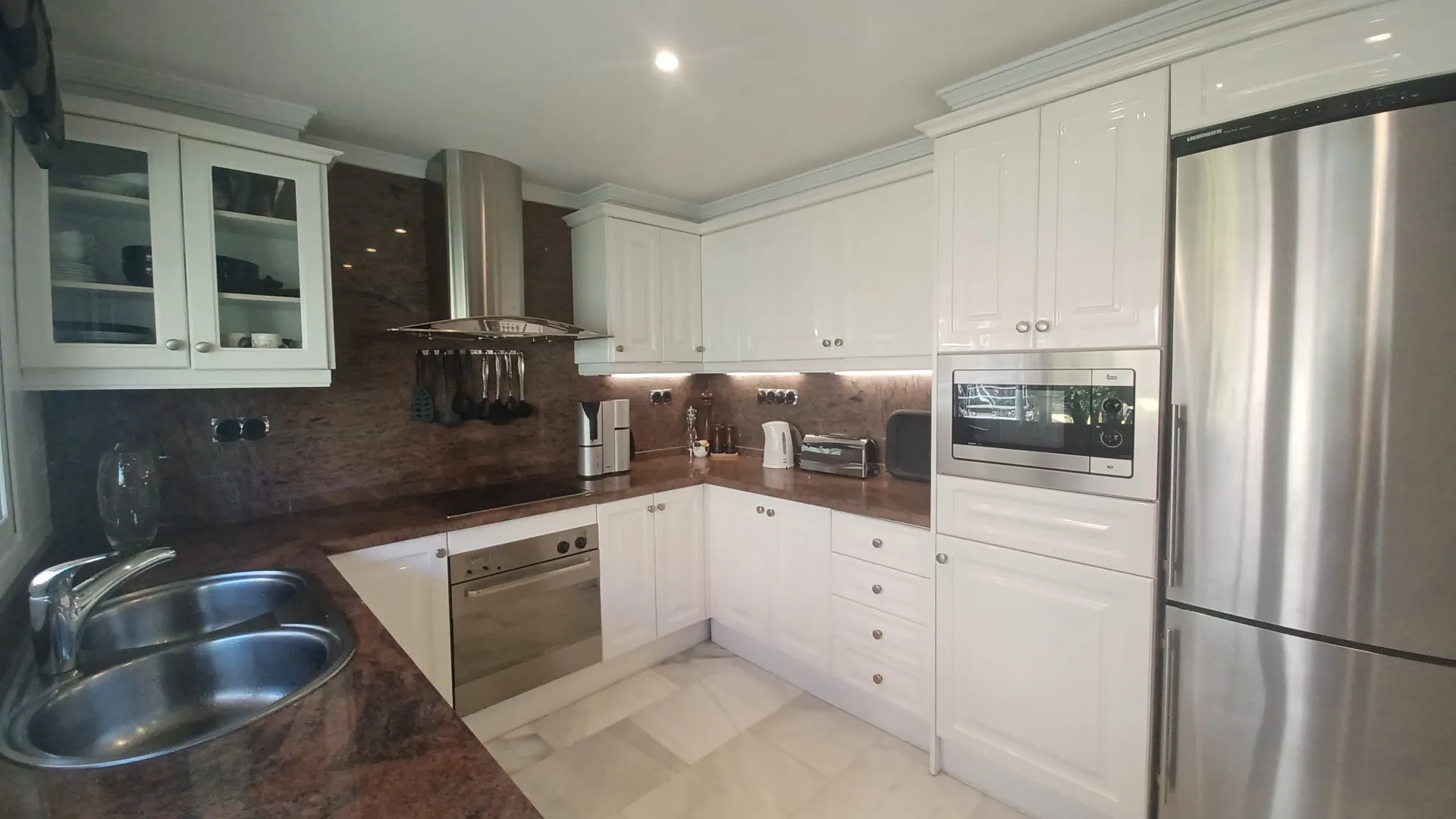 Magna Marbella, atico duplex en venta con 3 dormitorios
