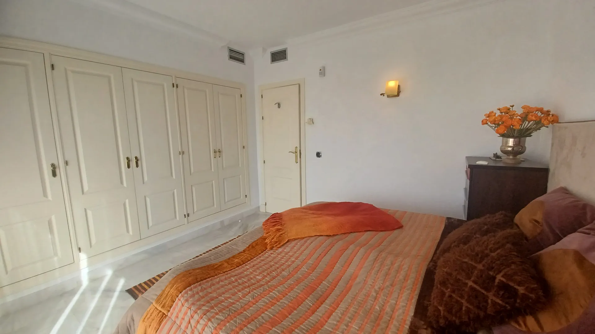 Magna Marbella, atico duplex en venta con 3 dormitorios