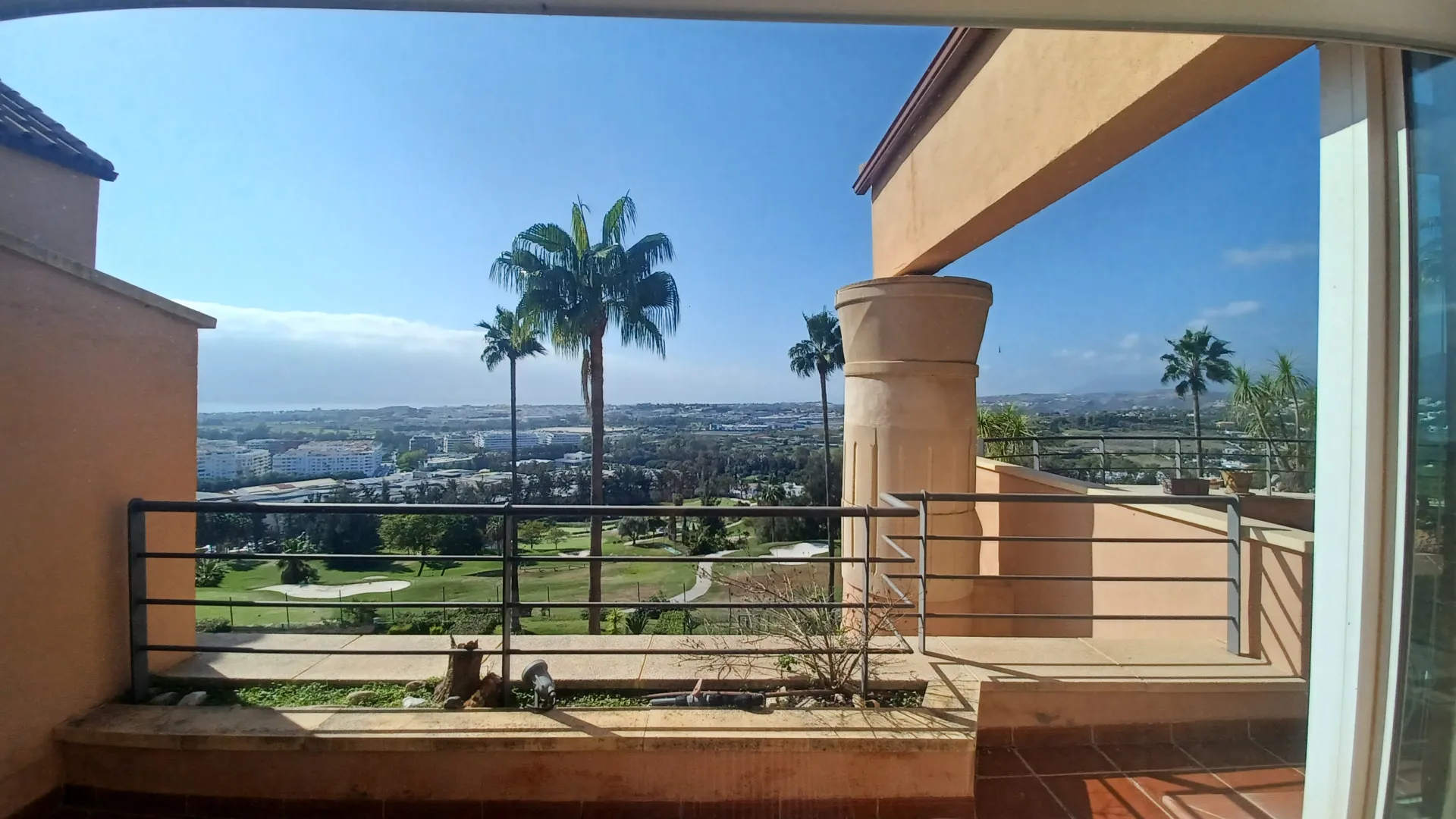 Magna Marbella, atico duplex en venta con 3 dormitorios