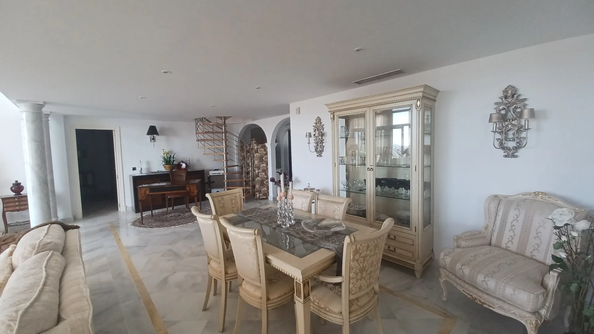 Magna Marbella, atico duplex en venta con 3 dormitorios