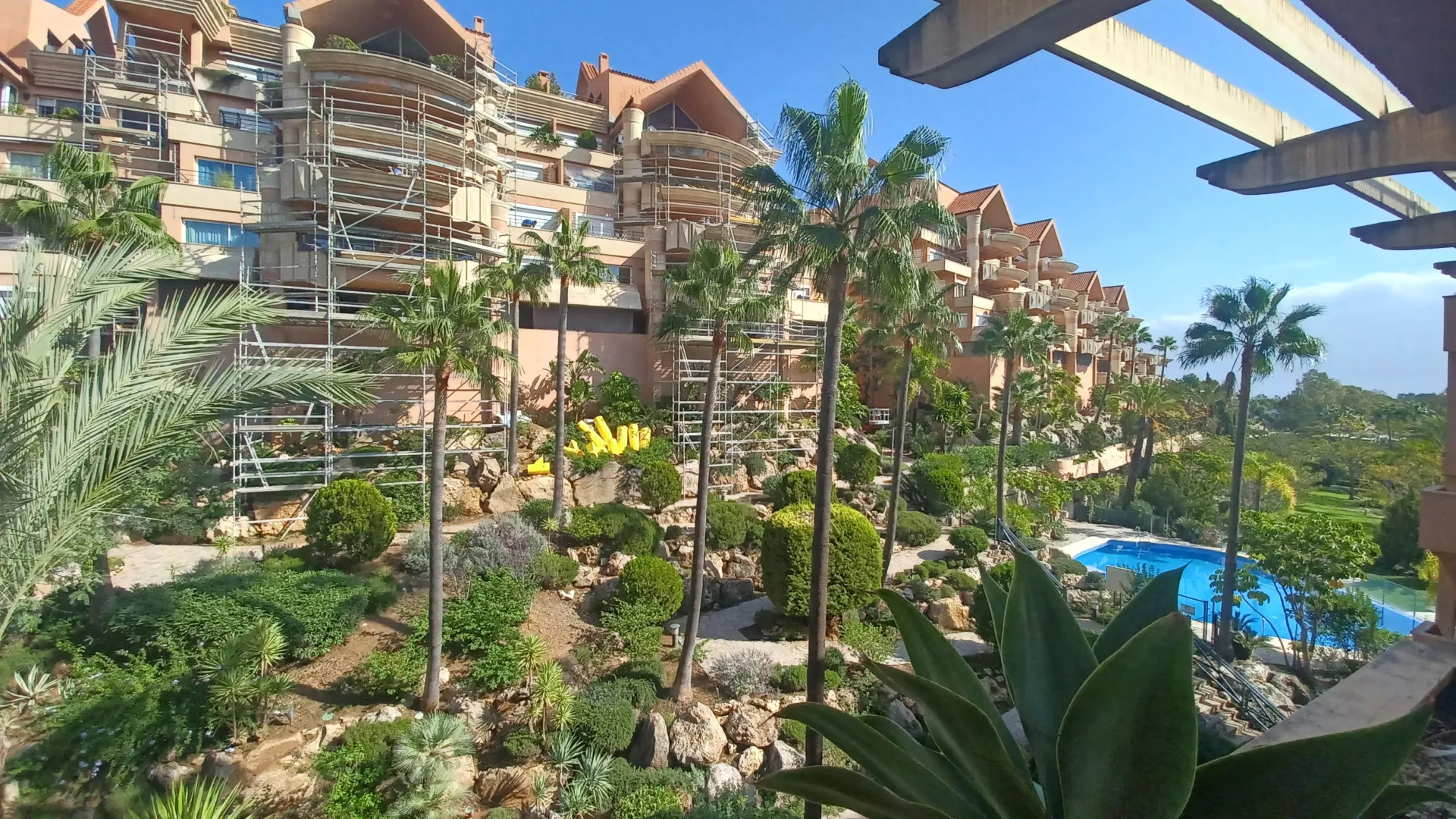 Magna Marbella, atico duplex en venta con 3 dormitorios