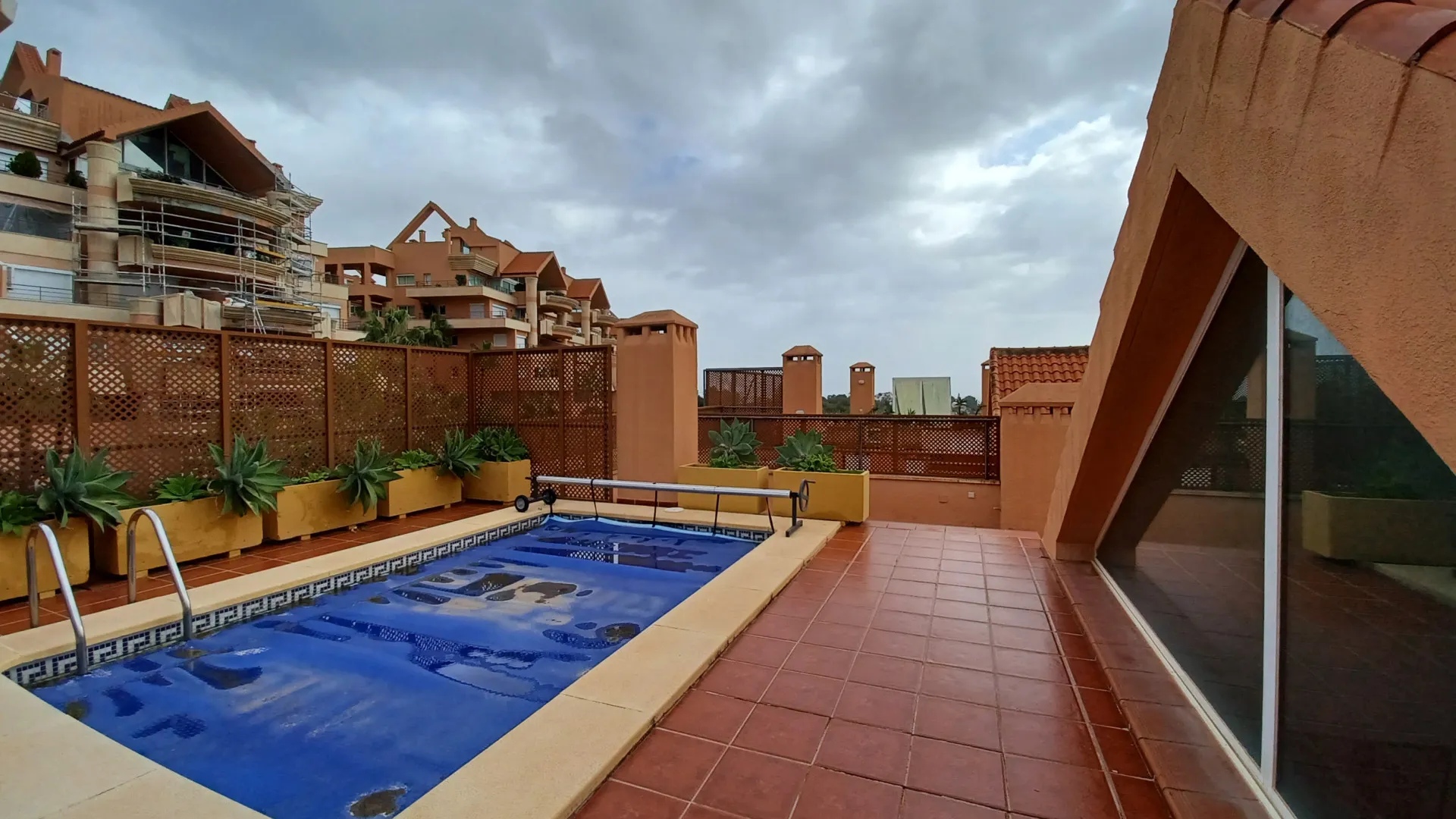 Magna Marbella, atico duplex en venta con 3 dormitorios
