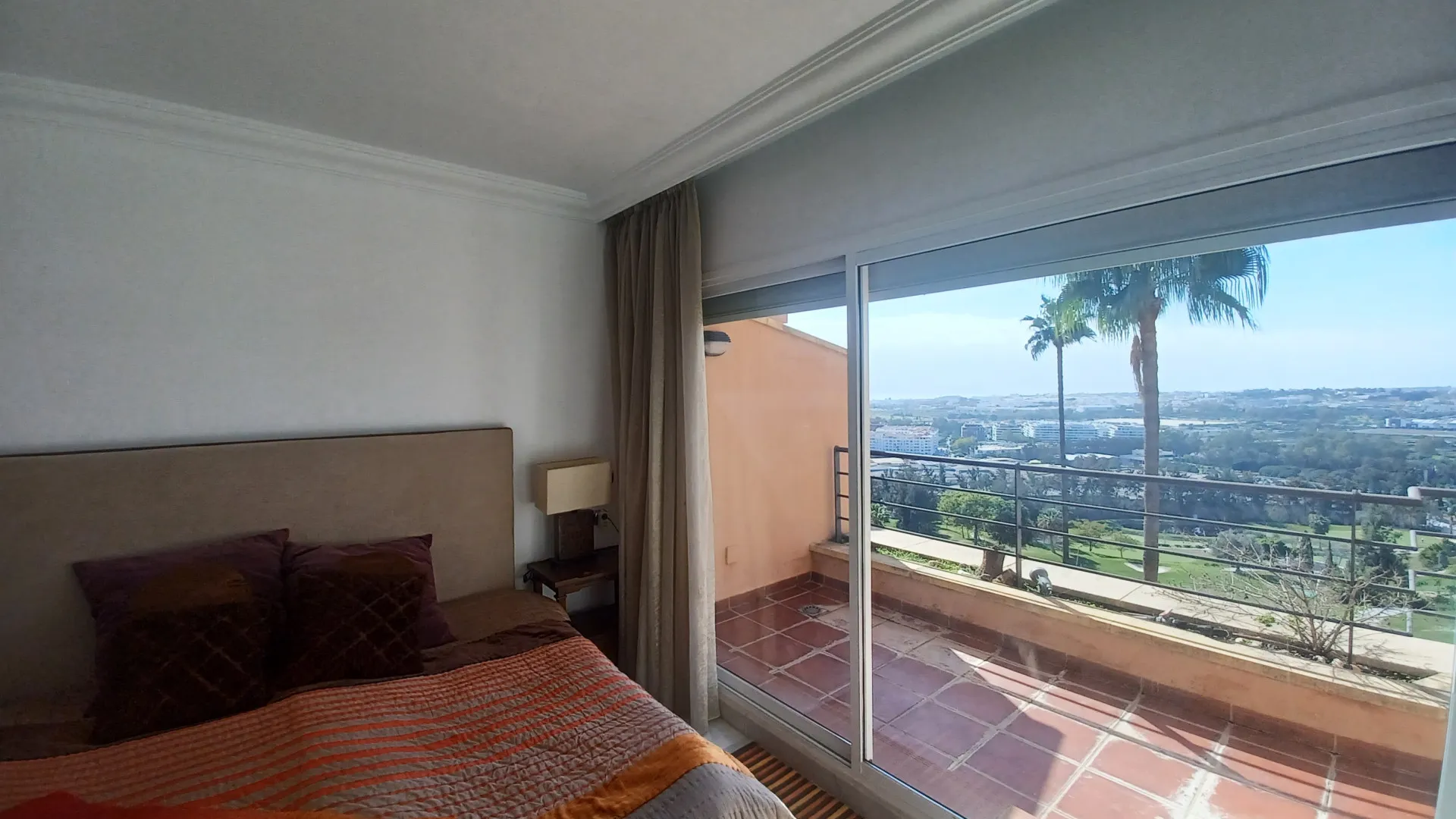 Magna Marbella, atico duplex en venta con 3 dormitorios