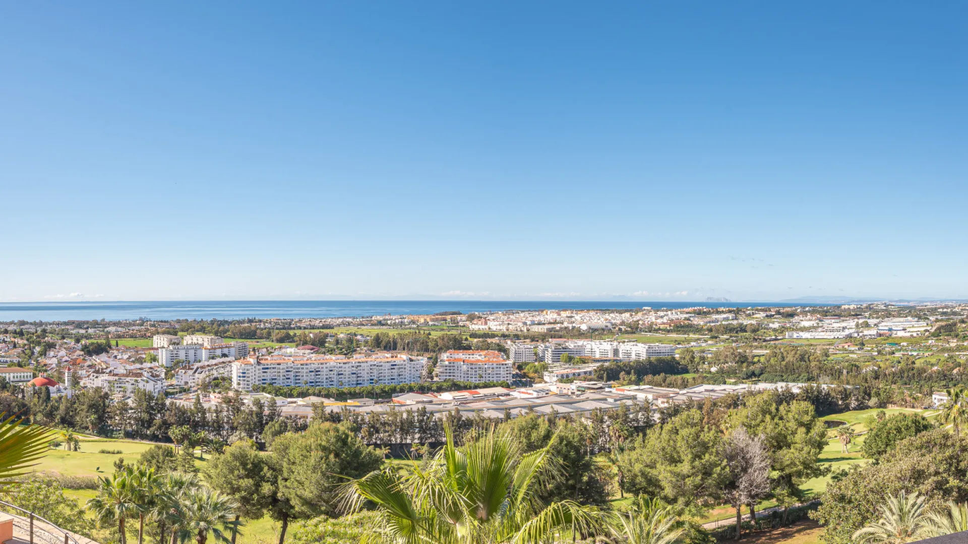 Magna Marbella, atico duplex en venta con 3 dormitorios