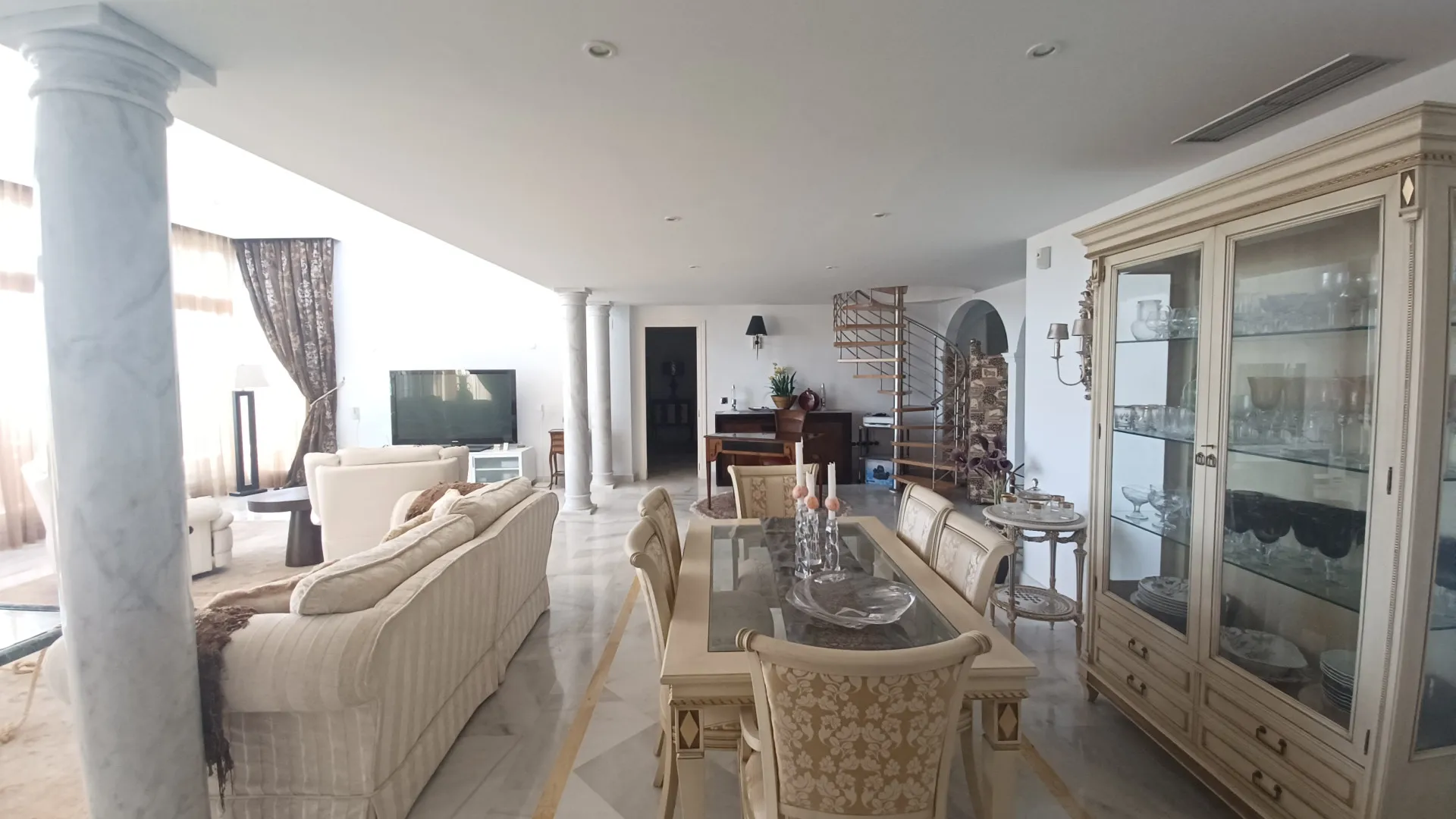 Magna Marbella, atico duplex en venta con 3 dormitorios