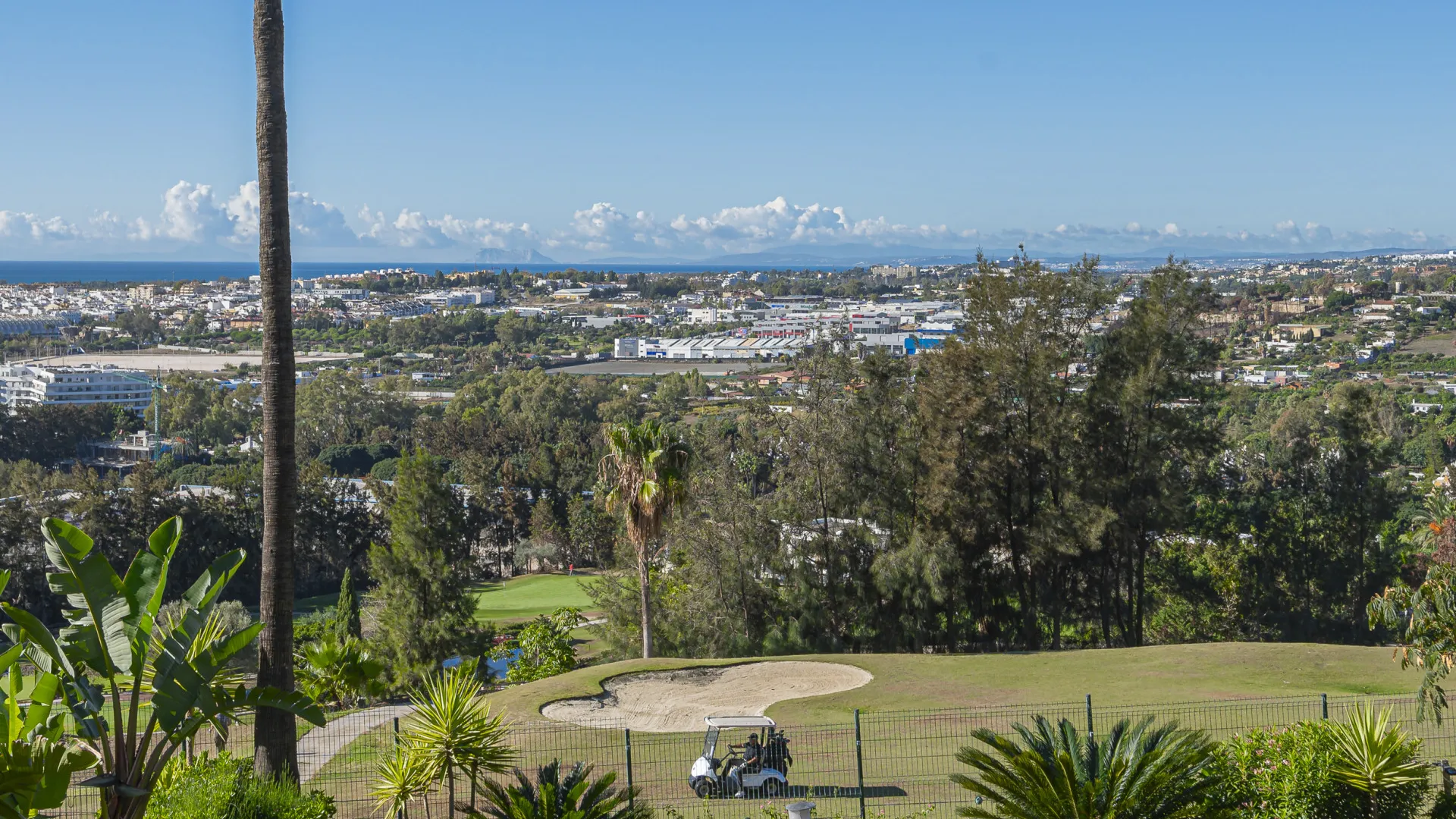 Magna Marbella, atico duplex en venta con 3 dormitorios