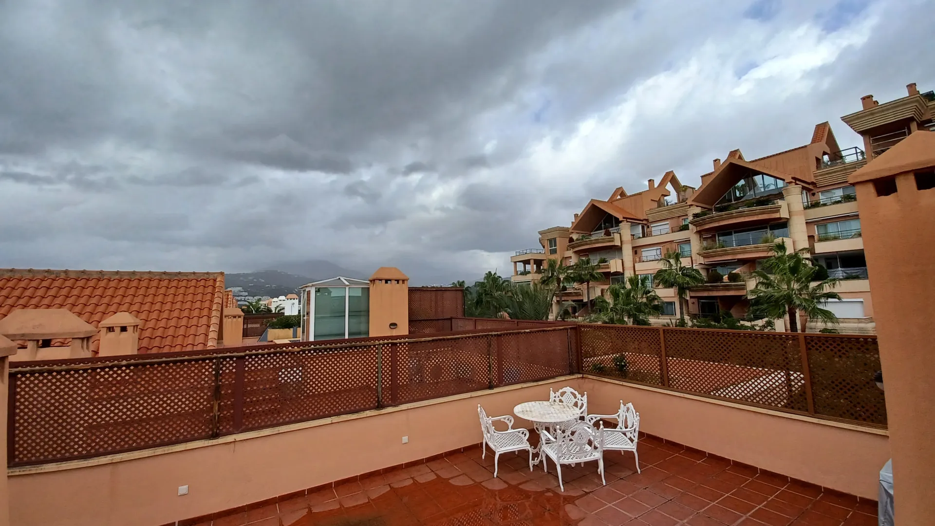 Magna Marbella, atico duplex en venta con 3 dormitorios