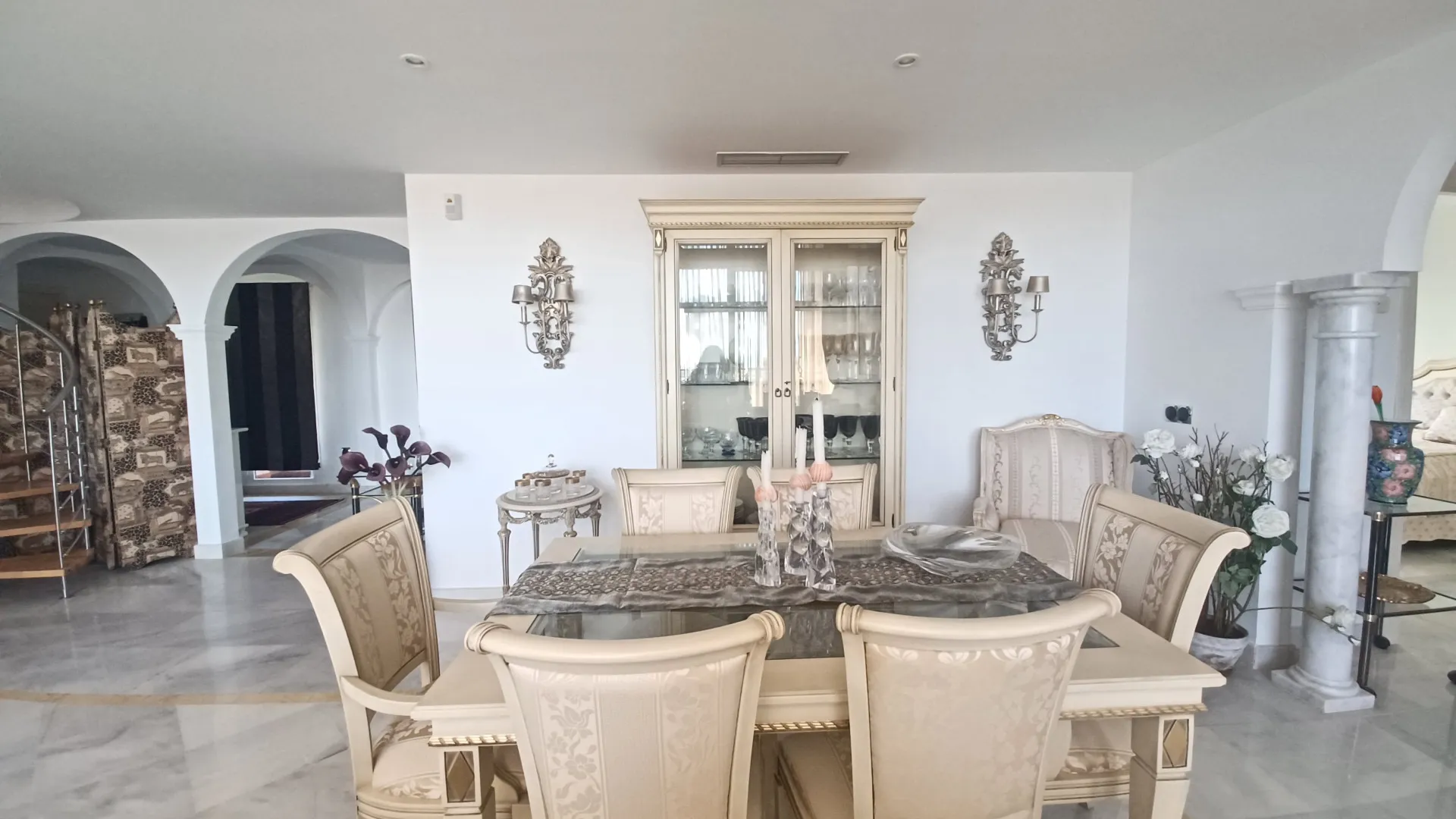 Magna Marbella, atico duplex en venta con 3 dormitorios