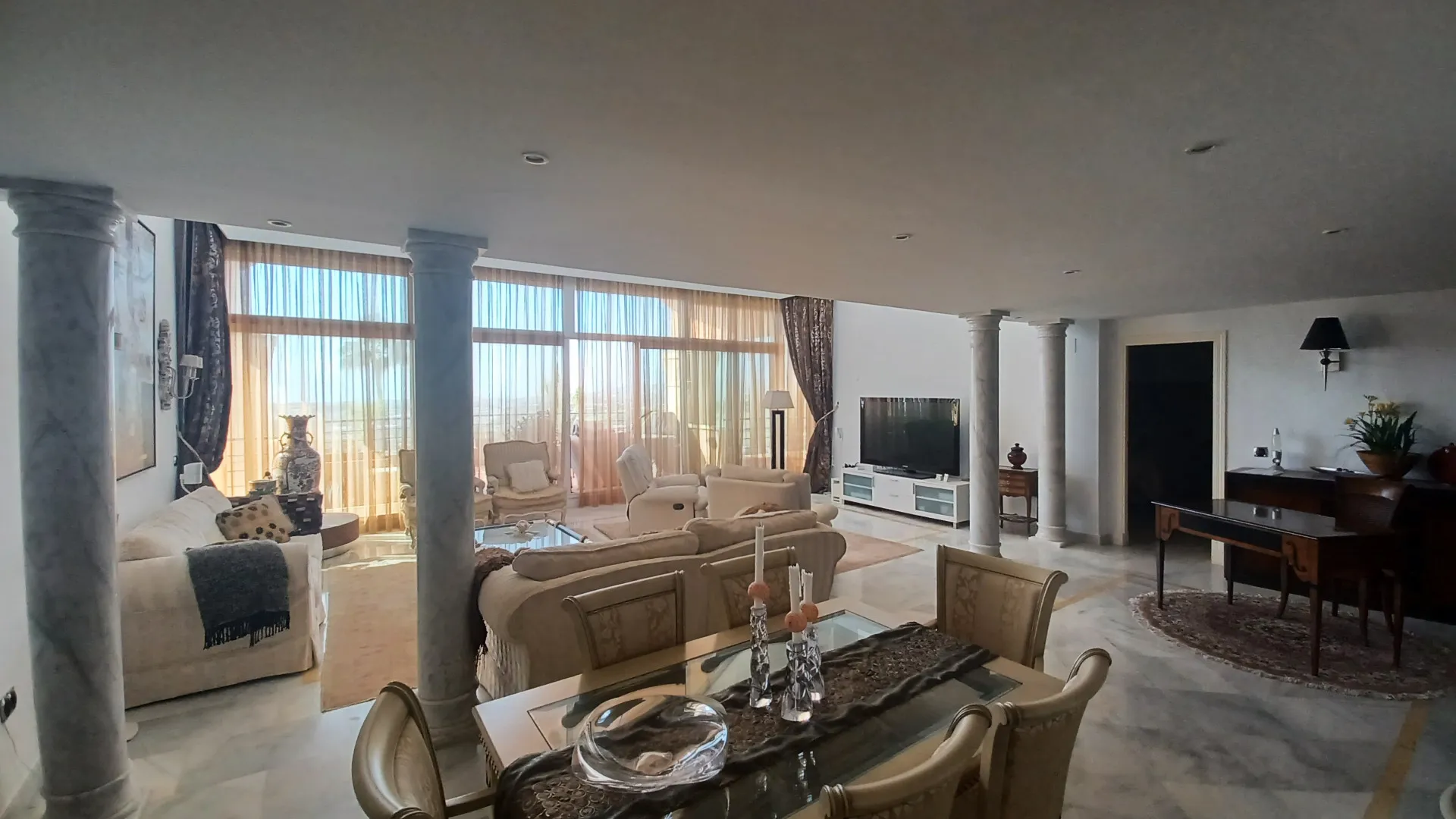 Magna Marbella, atico duplex en venta con 3 dormitorios