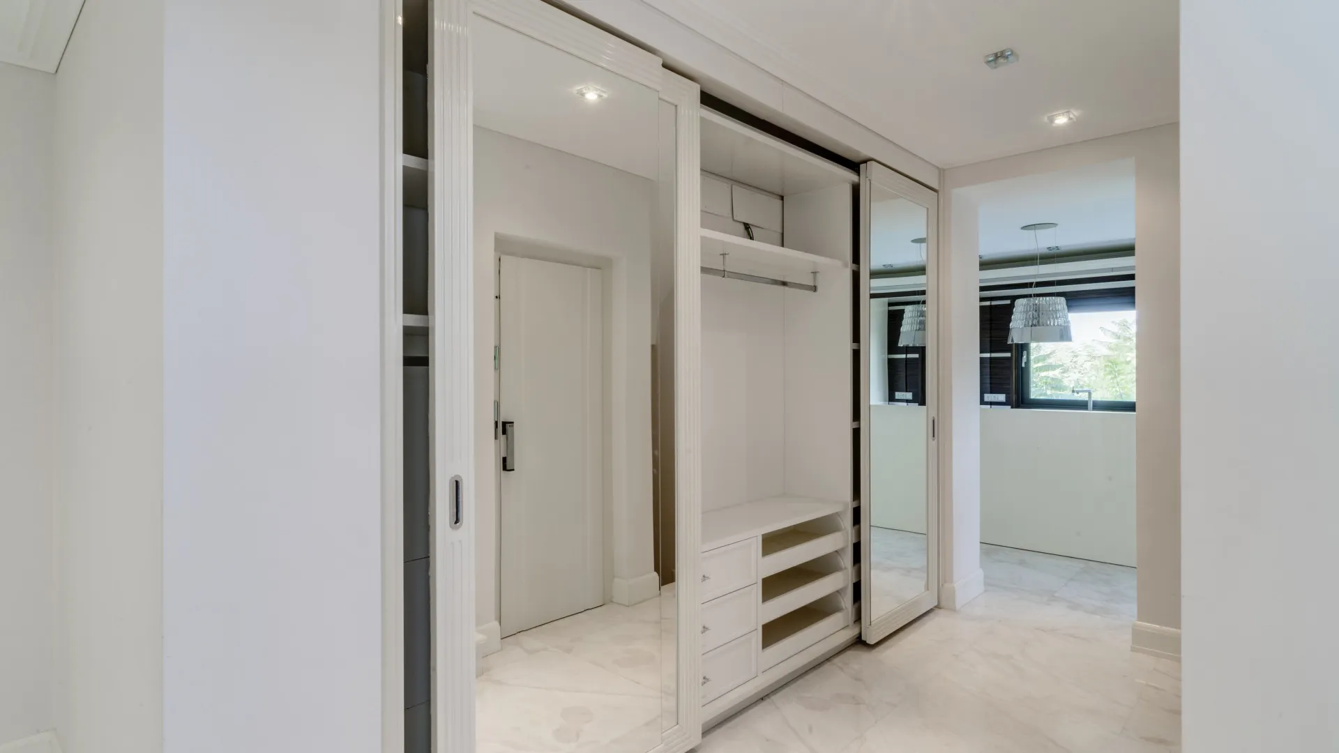 Villa a la venta en Las Lomas del Marbella Club de 6 dormitorios