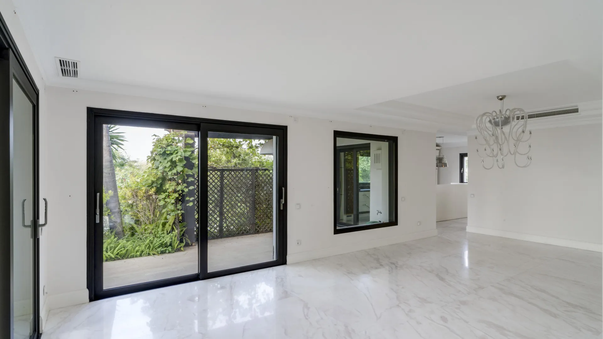 Villa a la venta en Las Lomas del Marbella Club de 6 dormitorios
