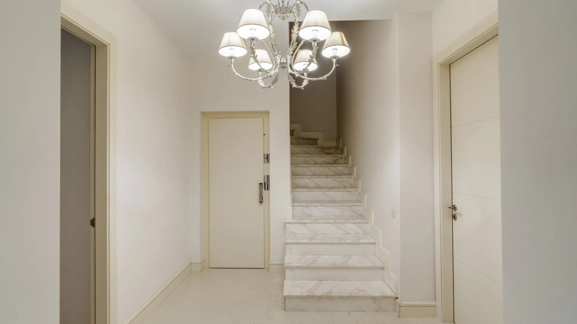 Villa a la venta en Las Lomas del Marbella Club de 6 dormitorios