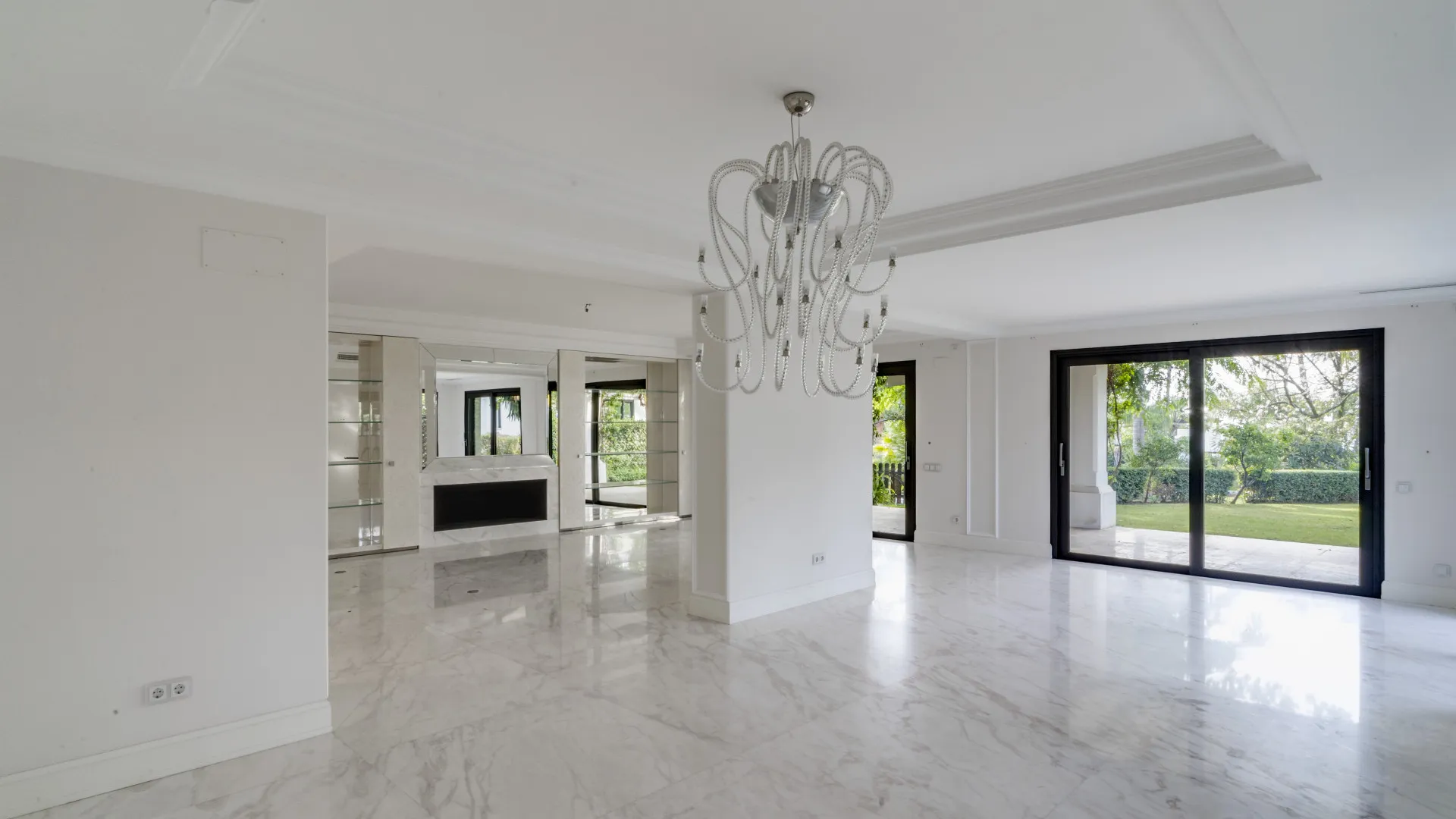 Villa a la venta en Las Lomas del Marbella Club de 6 dormitorios