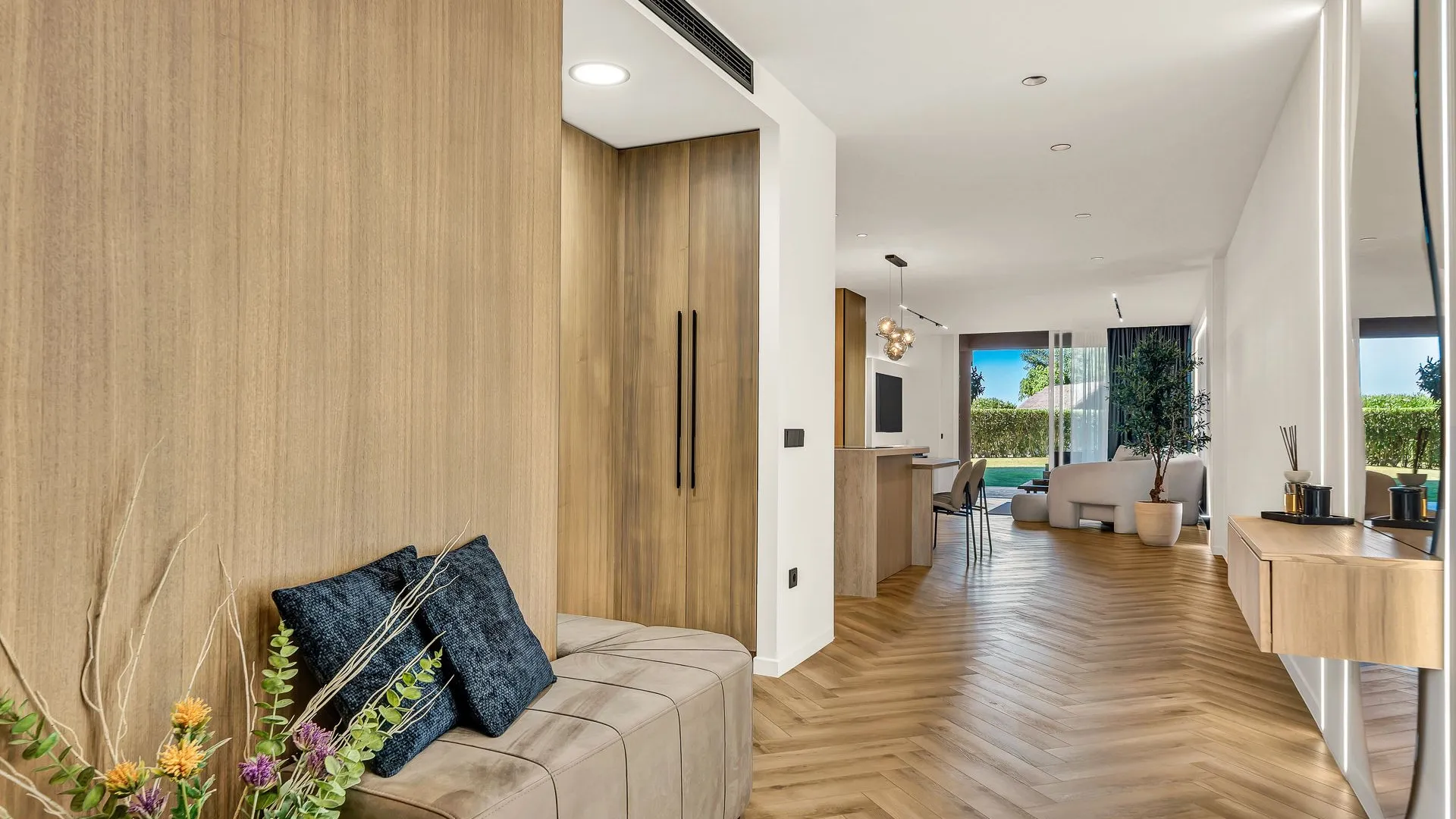 Apartamento planta baja a la venta en Magna Marbella con 3 dormitorios