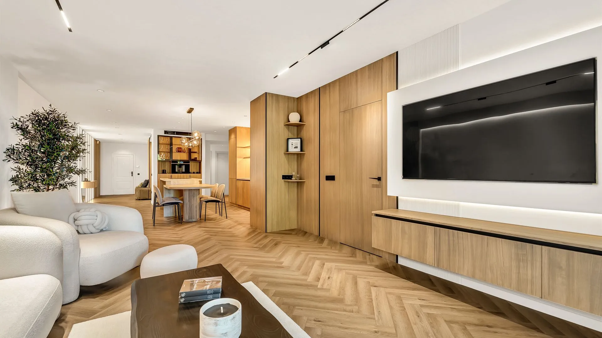Apartamento planta baja a la venta en Magna Marbella con 3 dormitorios