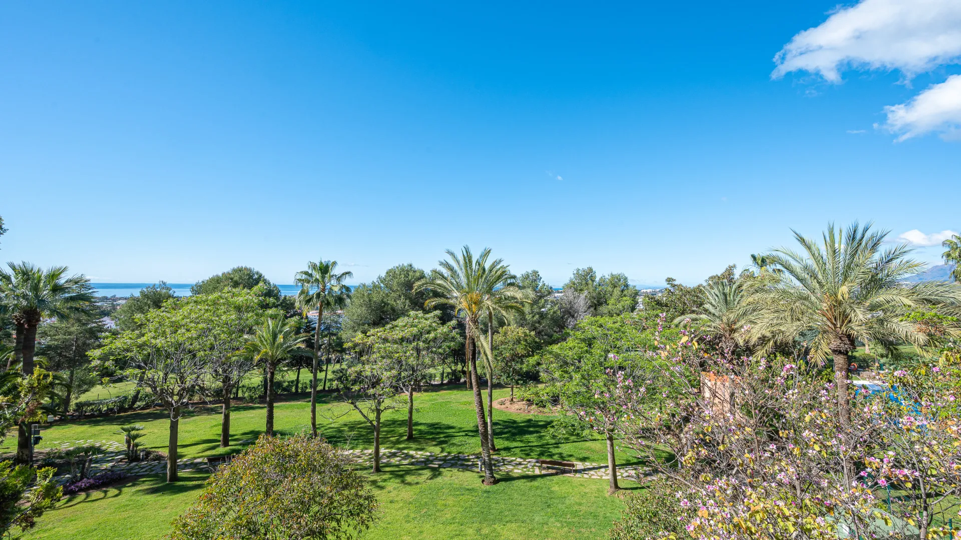 Apartamento planta baja a la venta en Magna Marbella con 3 dormitorios