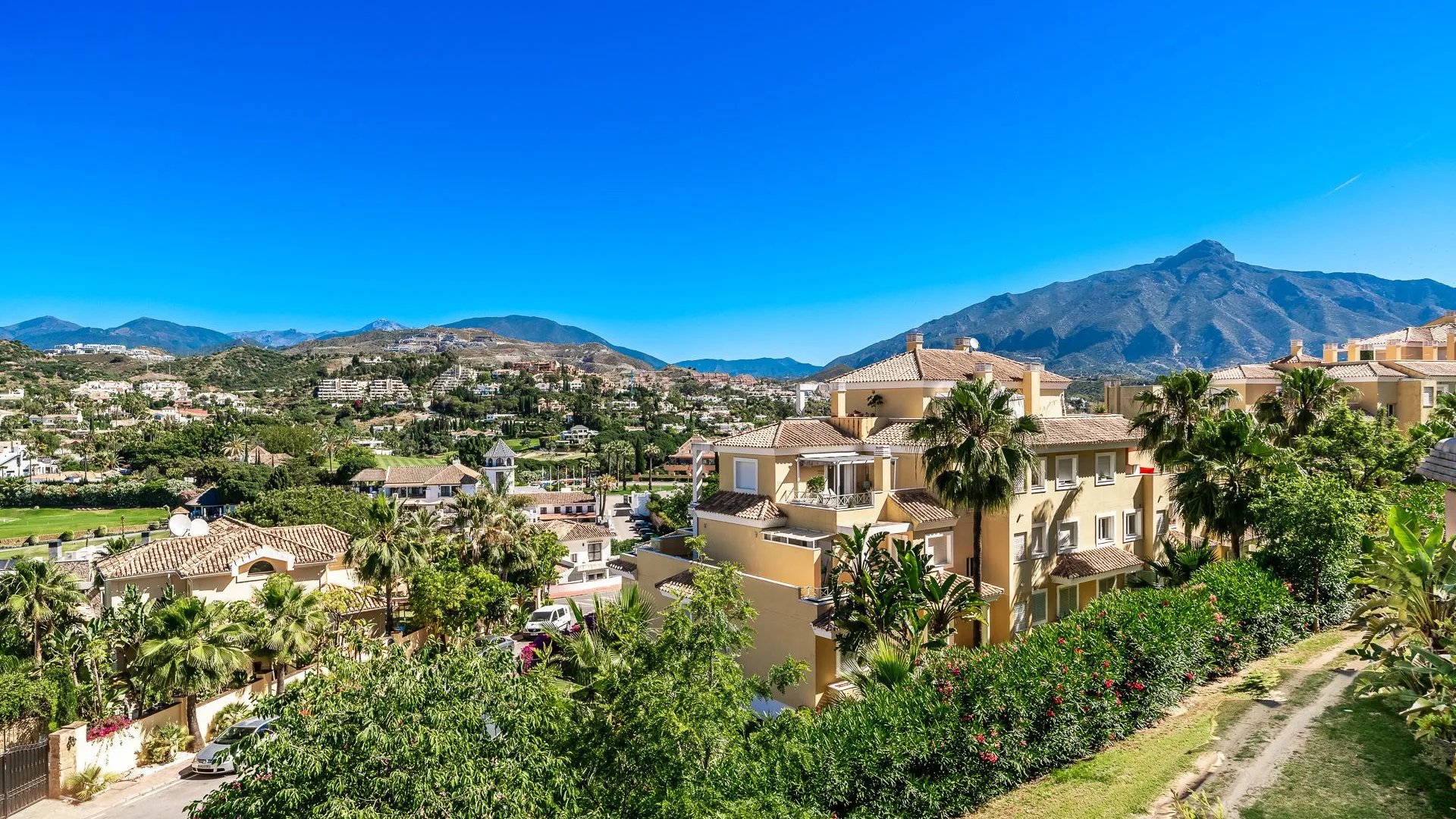 Apartamento planta baja a la venta en Magna Marbella con 3 dormitorios