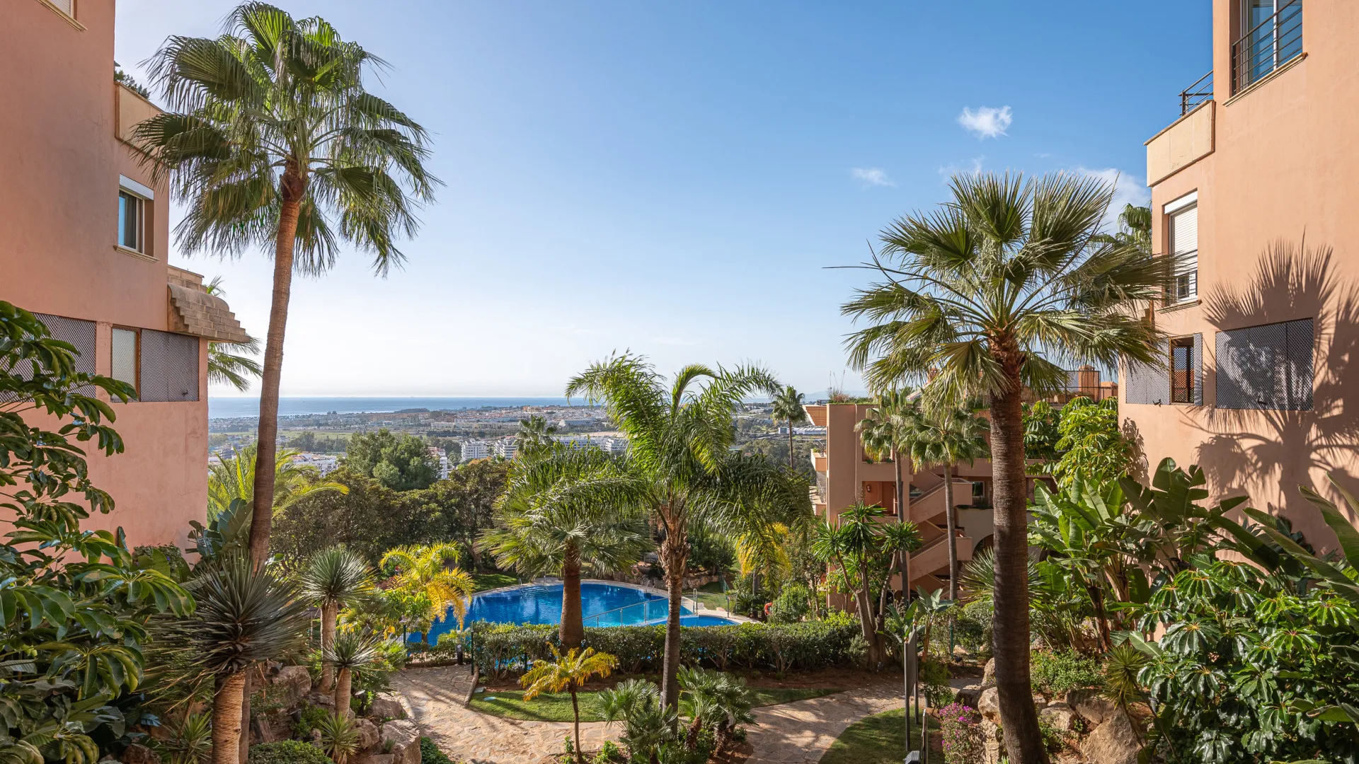 Apartamento planta baja a la venta en Magna Marbella con 3 dormitorios