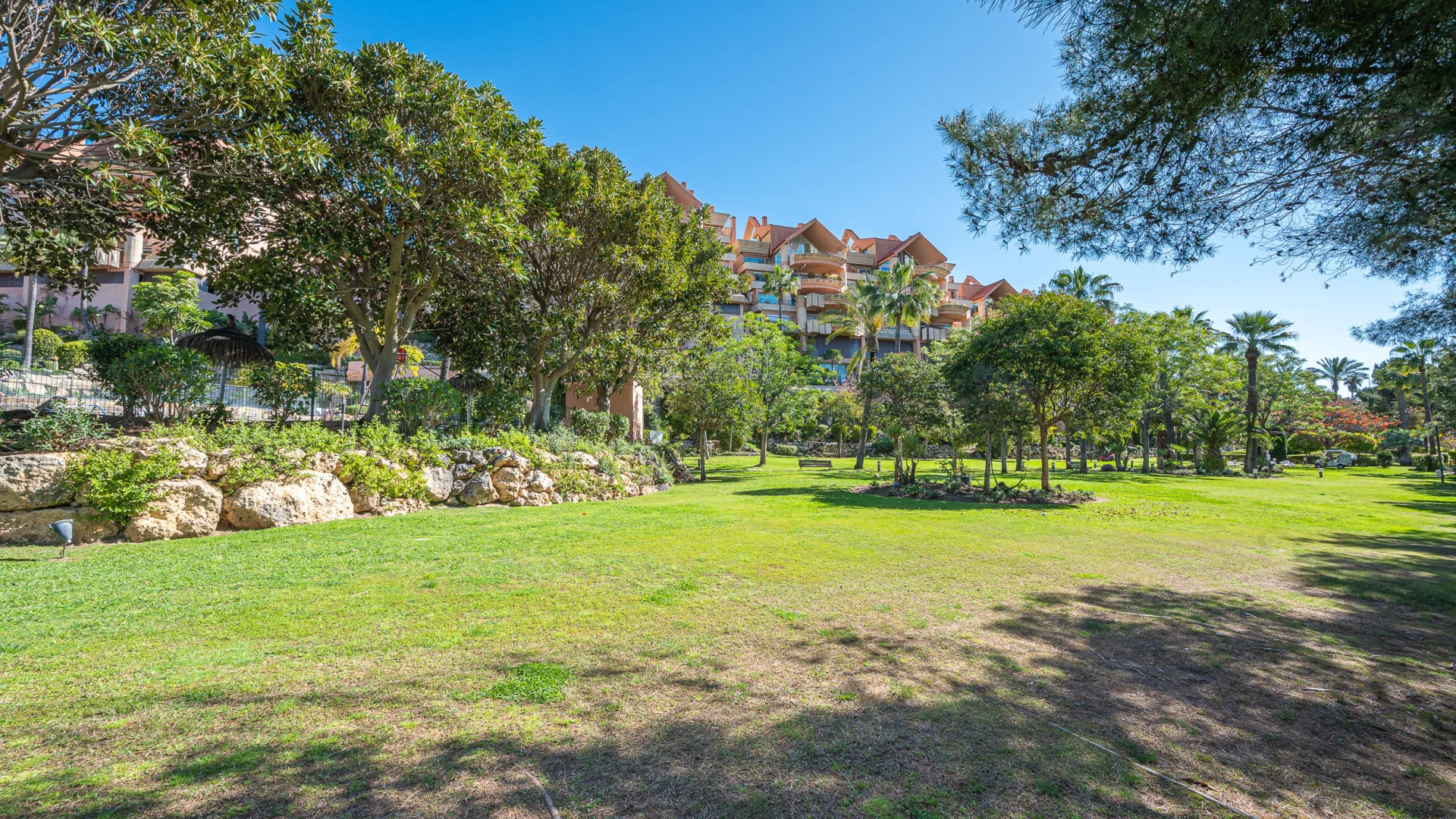 Apartamento planta baja a la venta en Magna Marbella con 3 dormitorios