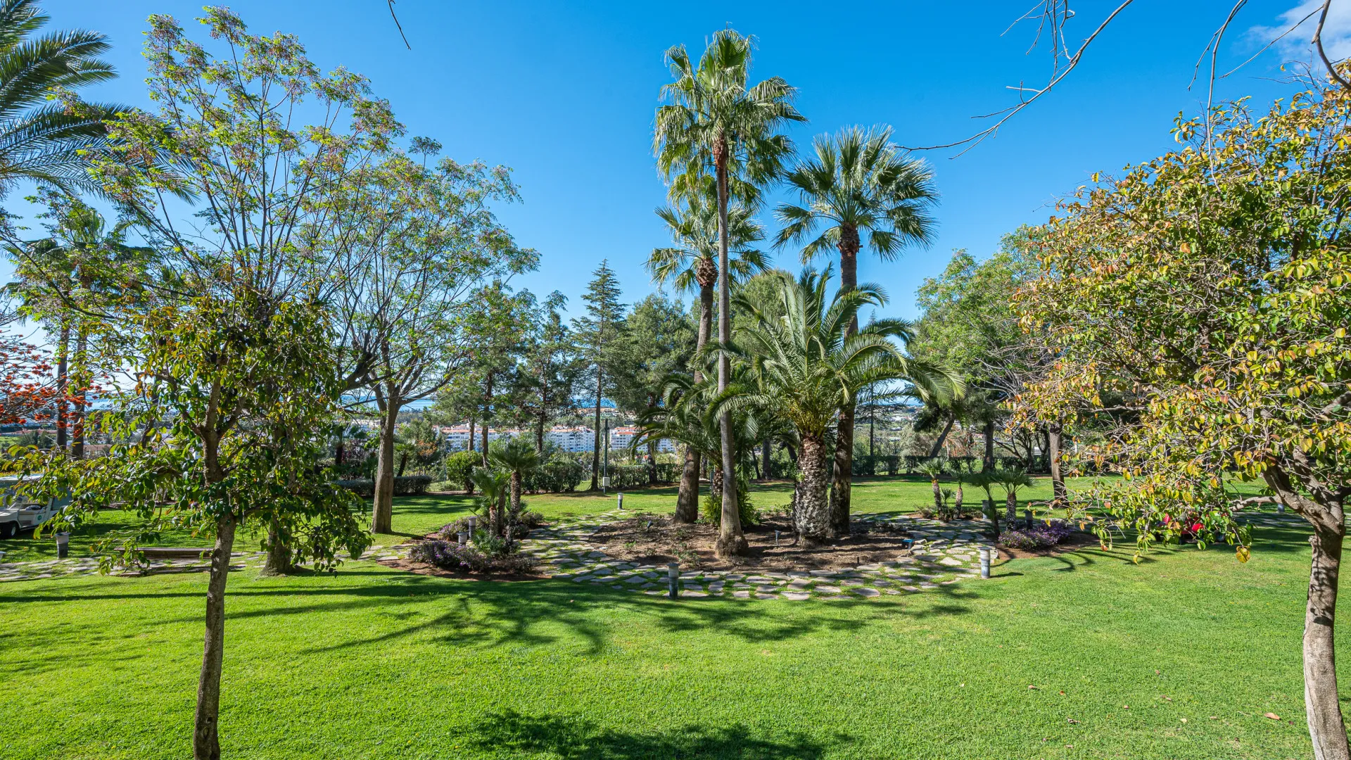 Apartamento planta baja a la venta en Magna Marbella con 3 dormitorios