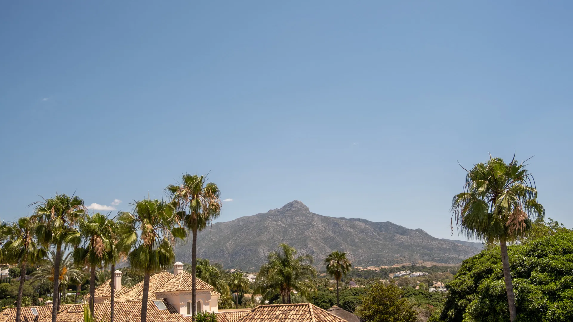 5 bedrooms villa for sale in Los Naranjos Golf