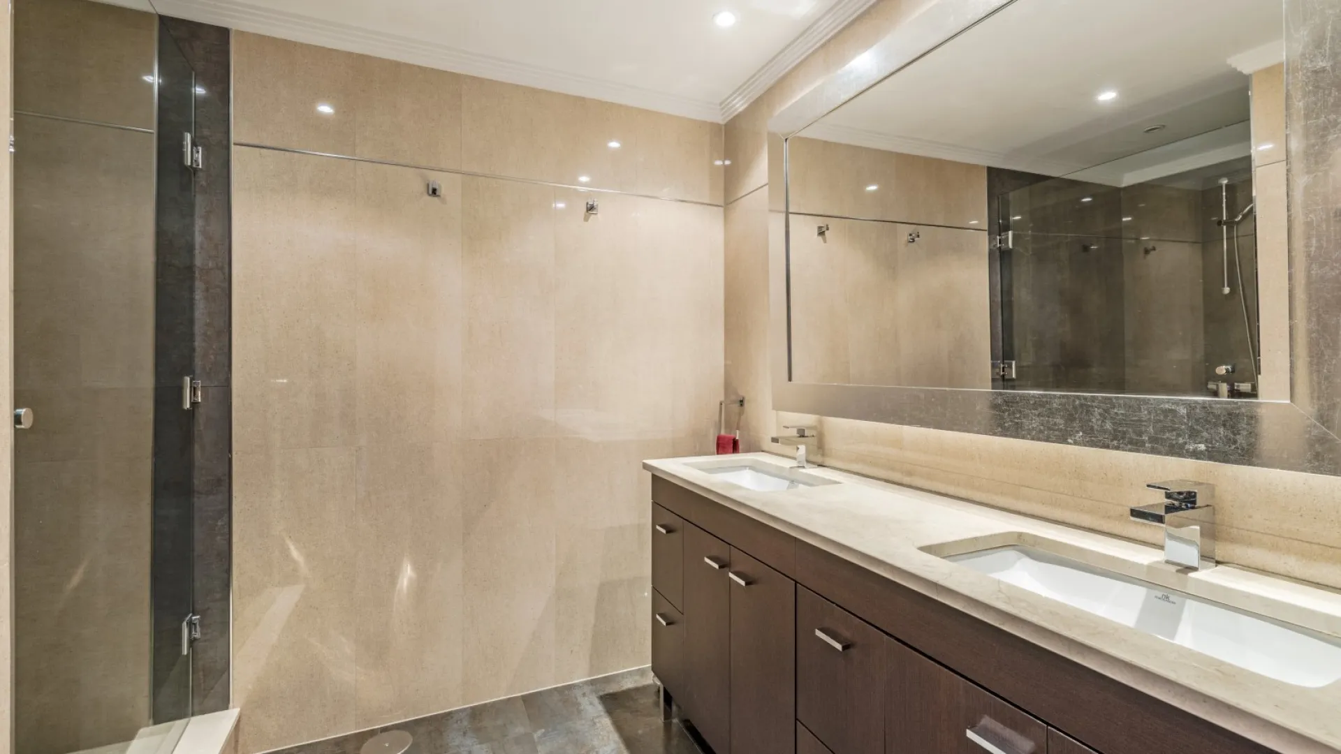 Buy apartment in Magna Marbella