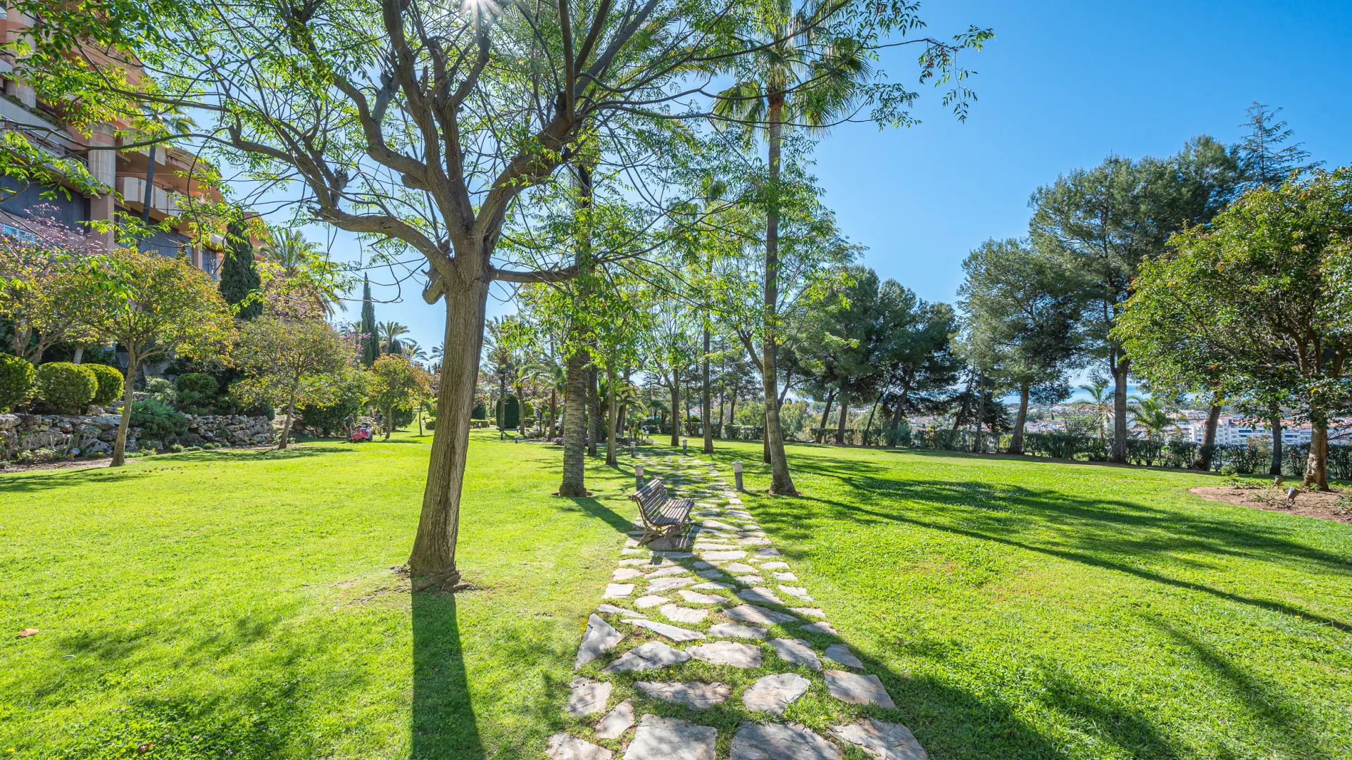 Buy apartment in Magna Marbella