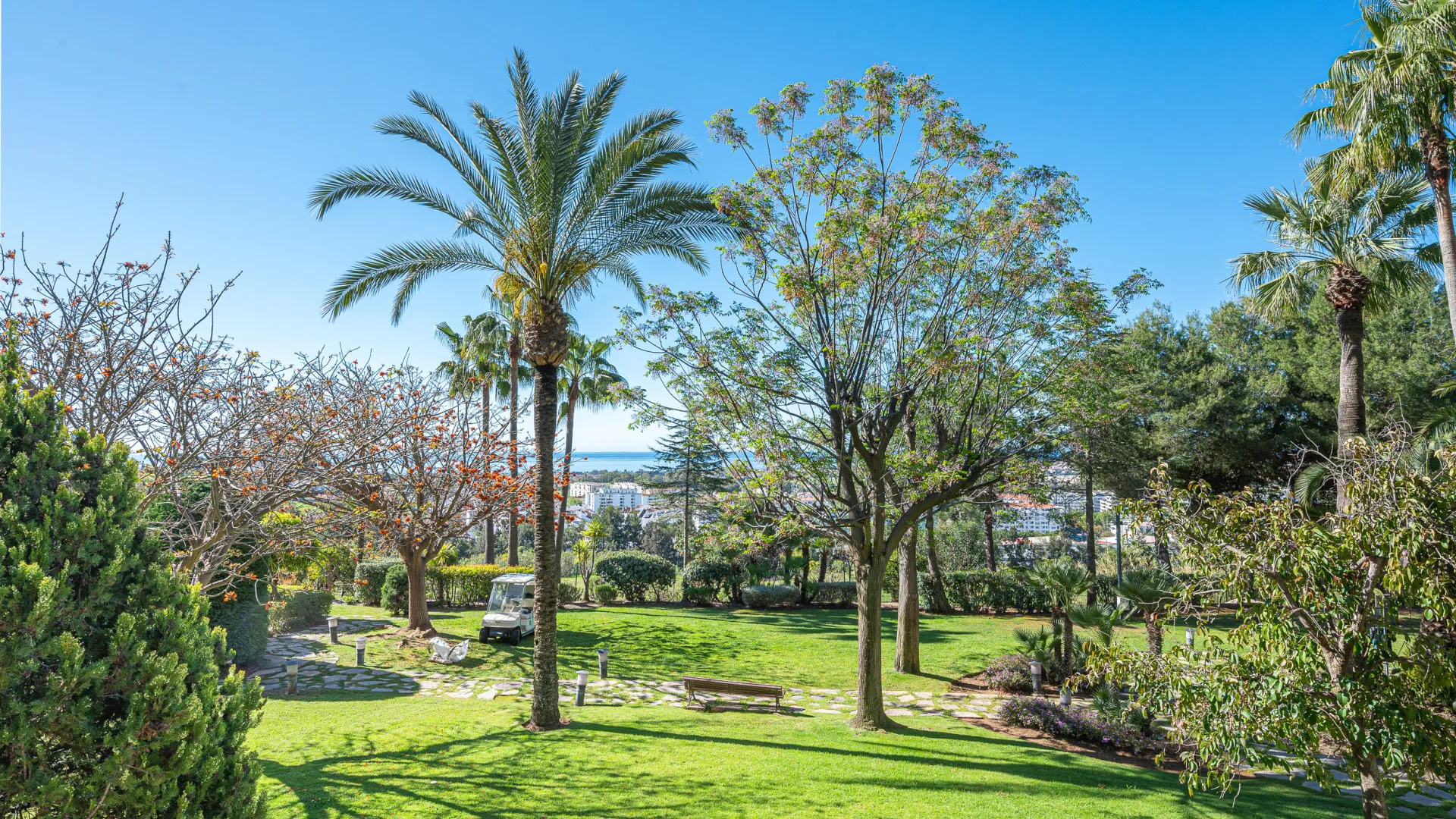 Buy apartment in Magna Marbella