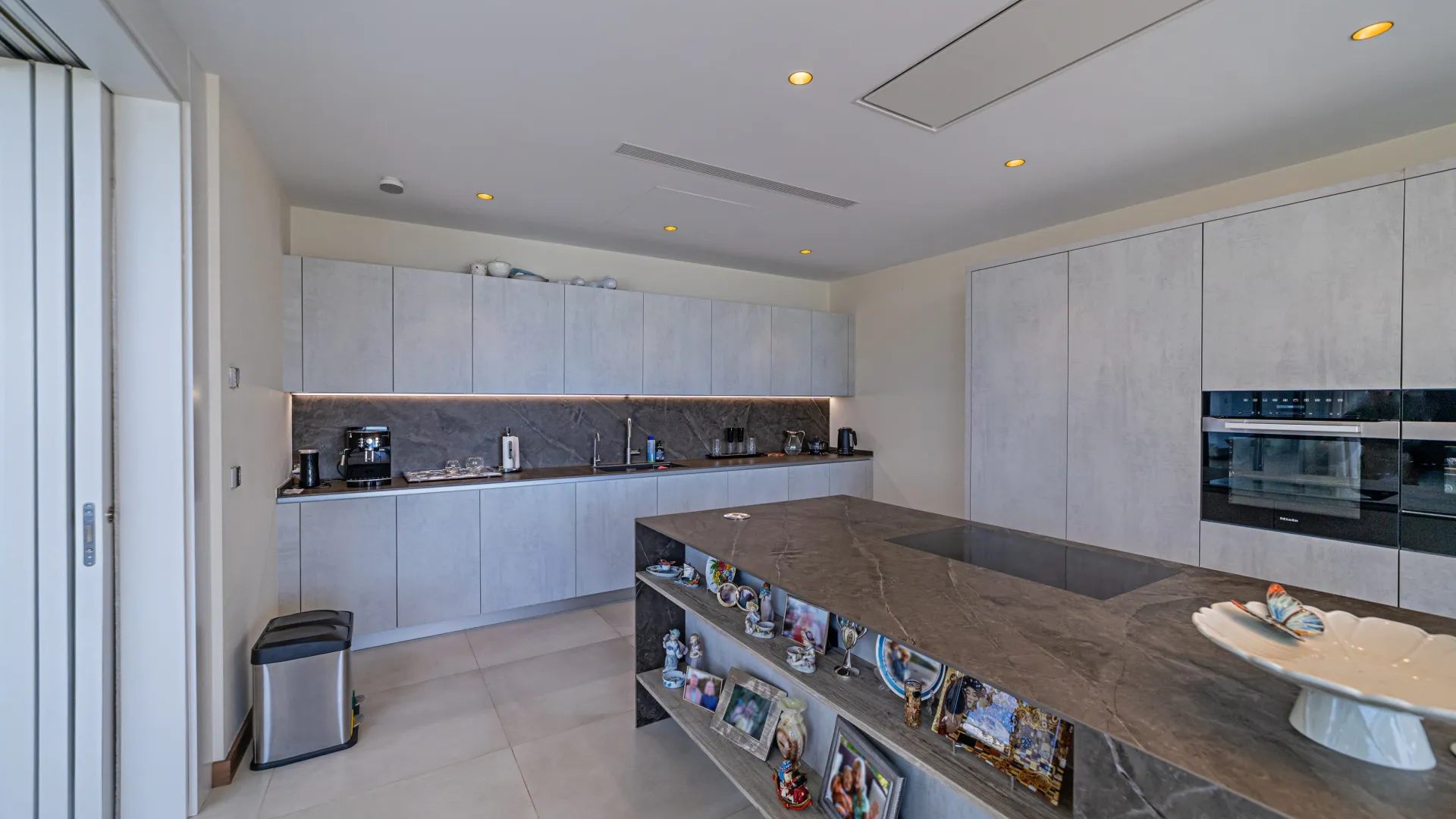 Villa for sale in Los Arqueros with 6 bedrooms